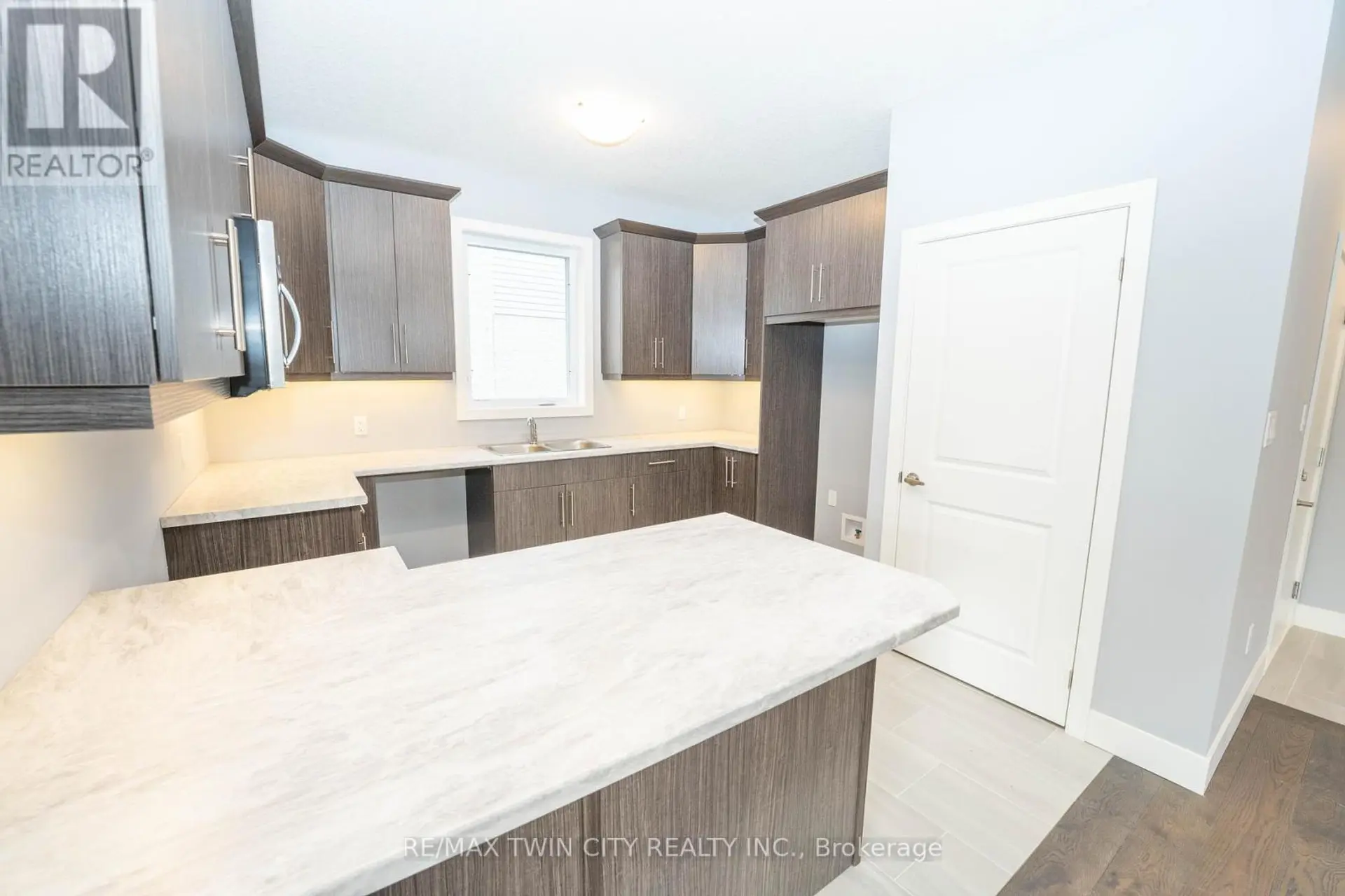 2084 EVANS BOULEVARD - Image 5