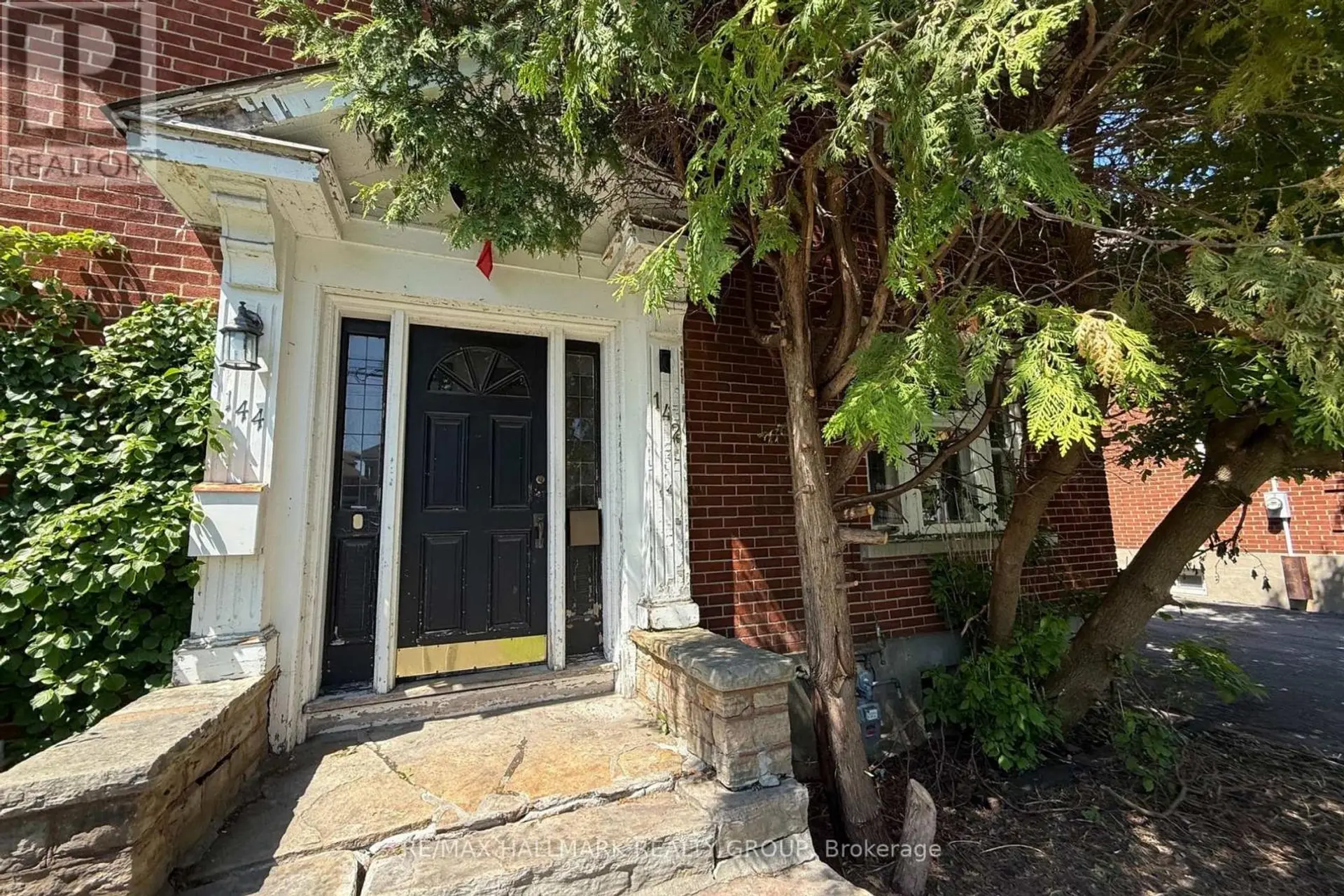 142 CLARENDON AVENUE - Image 1