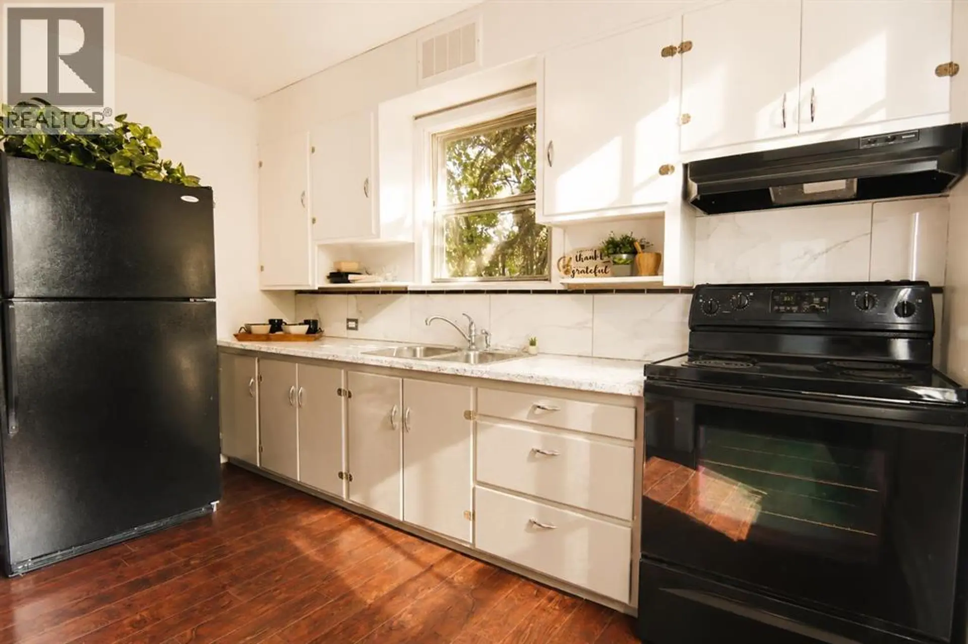 4732 52 Street - Image 5