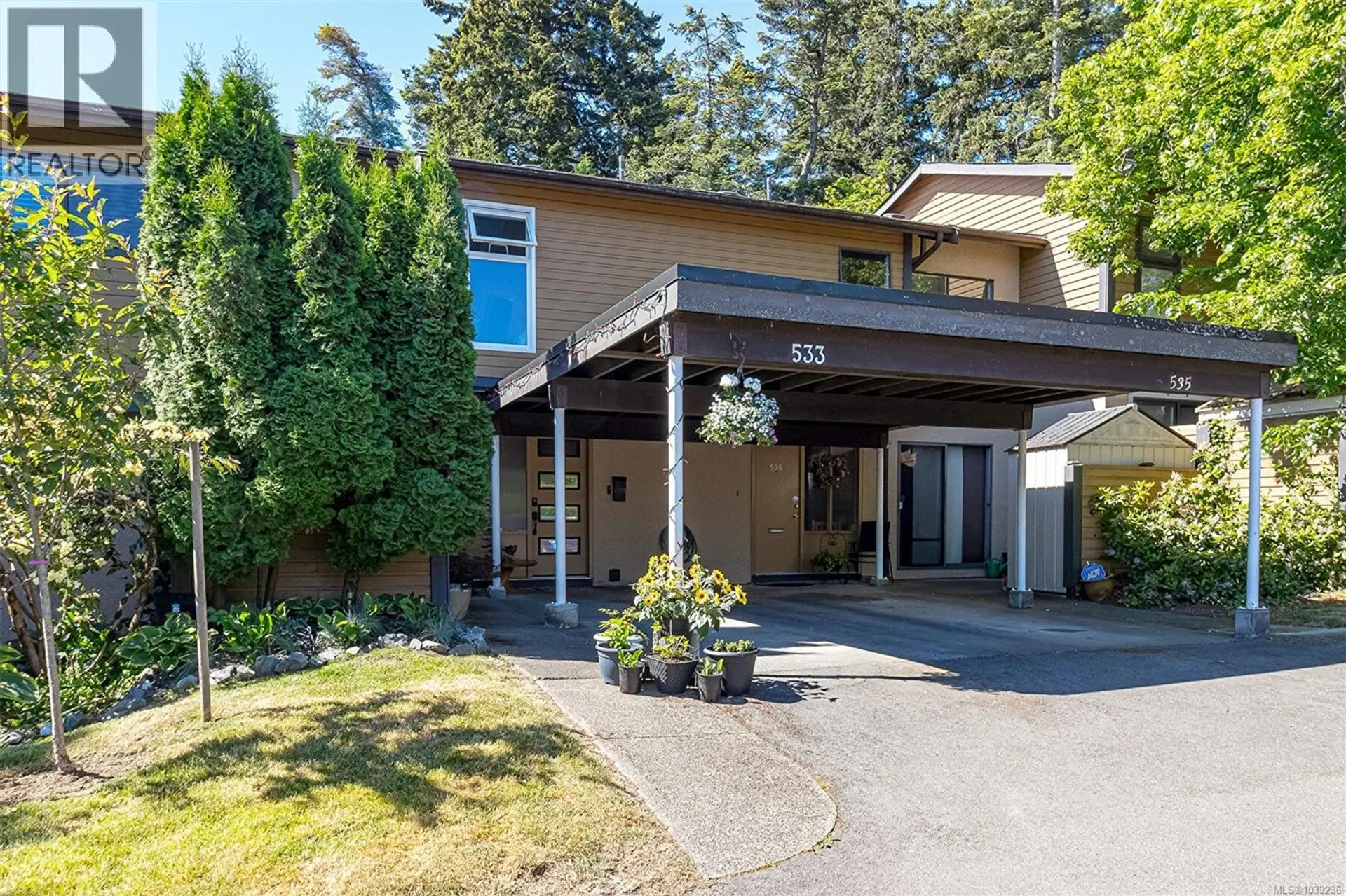 Property at 533 Crossandra Cres, Saanich, BC