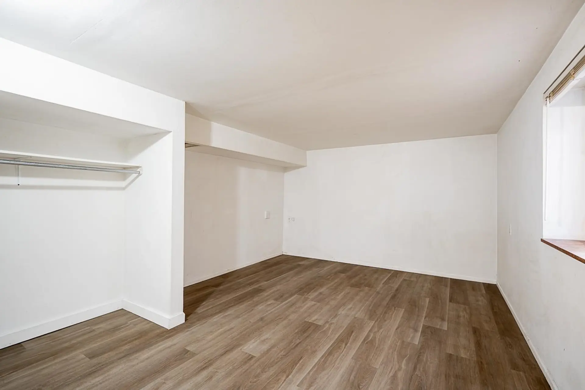 869 W 60th Avenue - Image 7