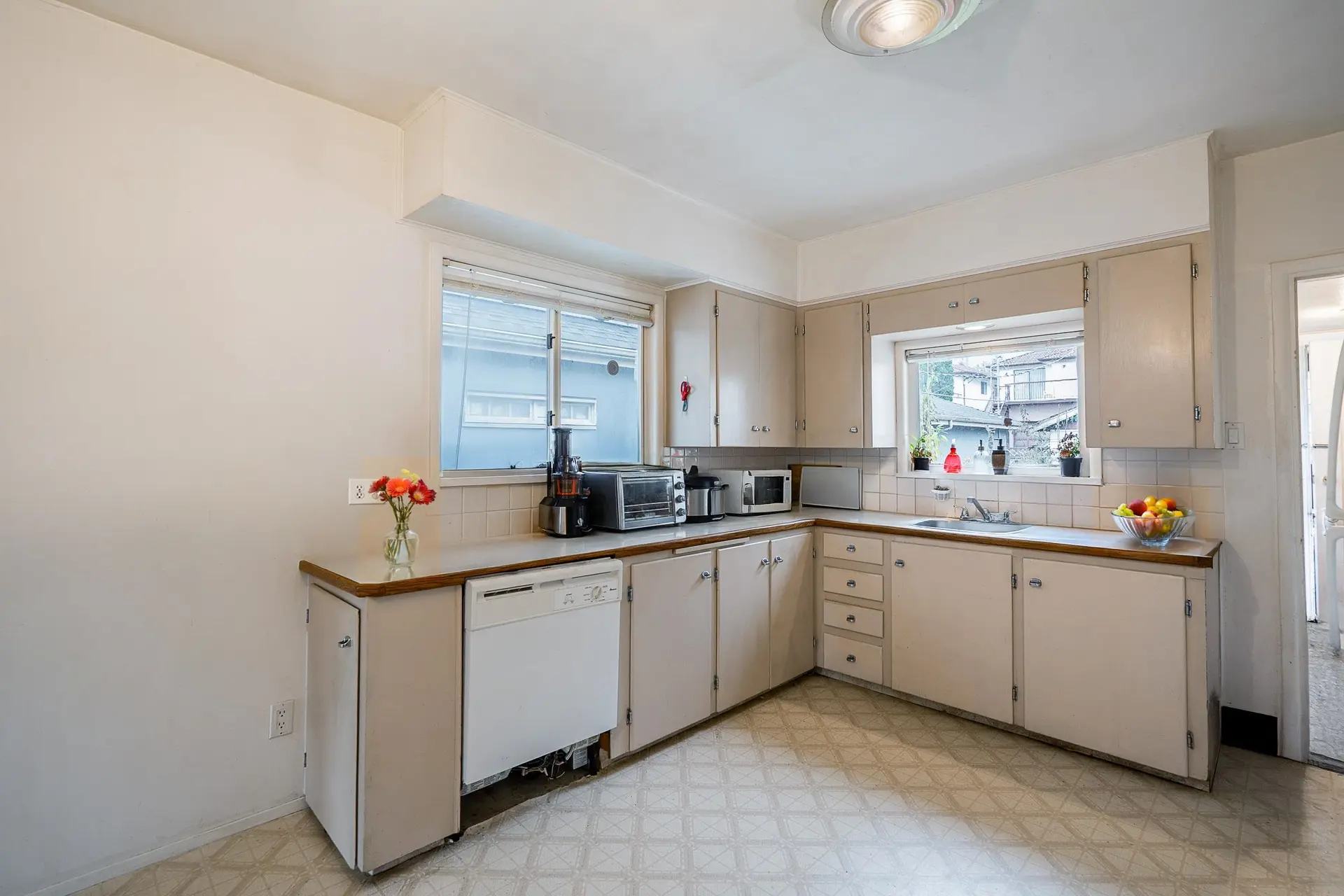 869 W 60th Avenue - Image 4