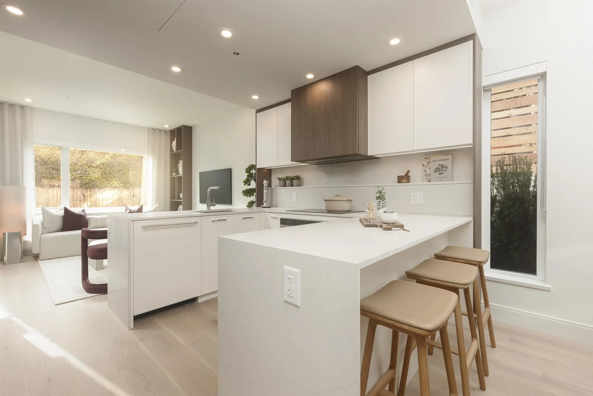 390 W 45th Avenue - Image 2
