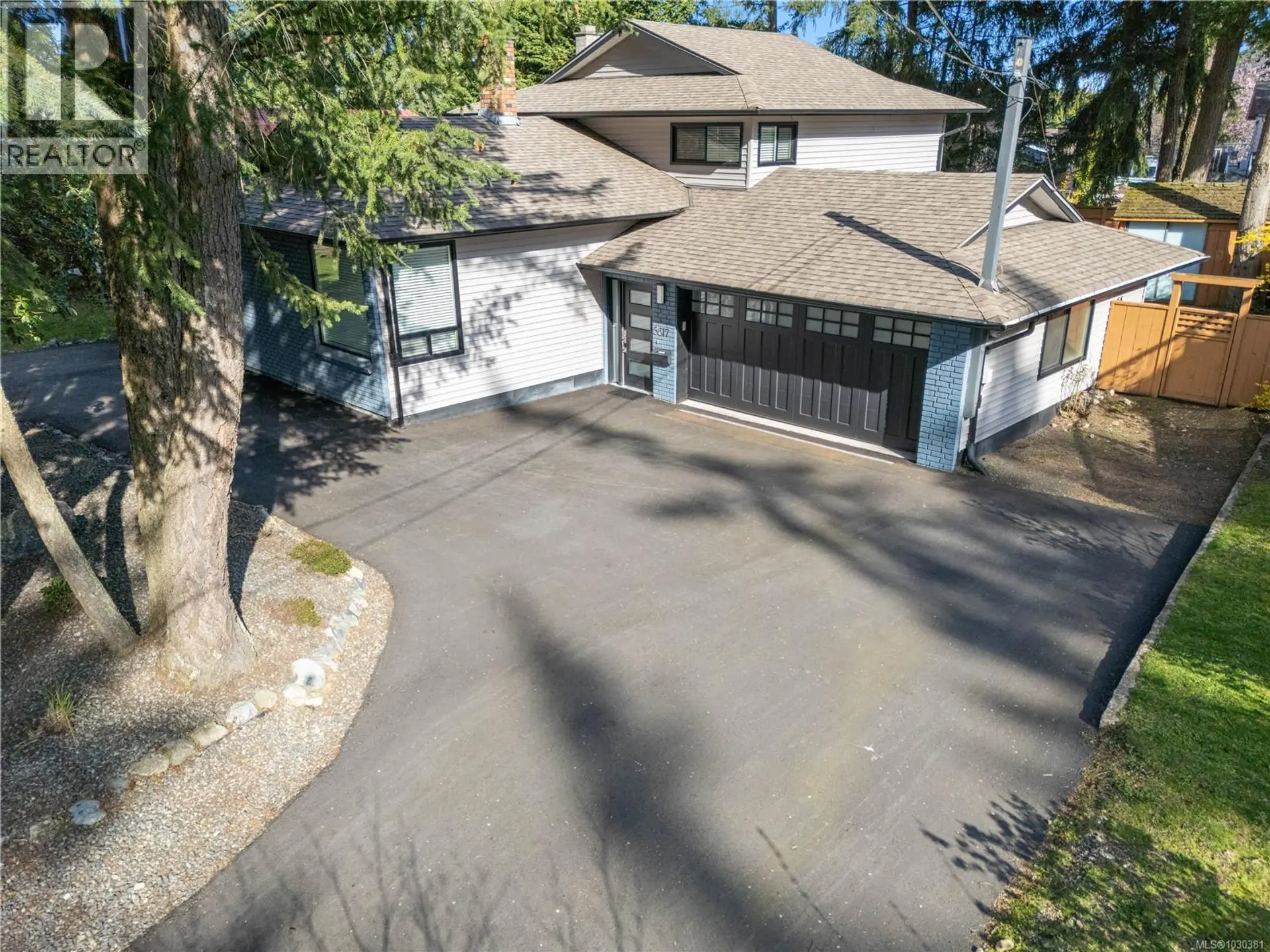Property at 3617 Country Club Dr, Nanaimo, BC