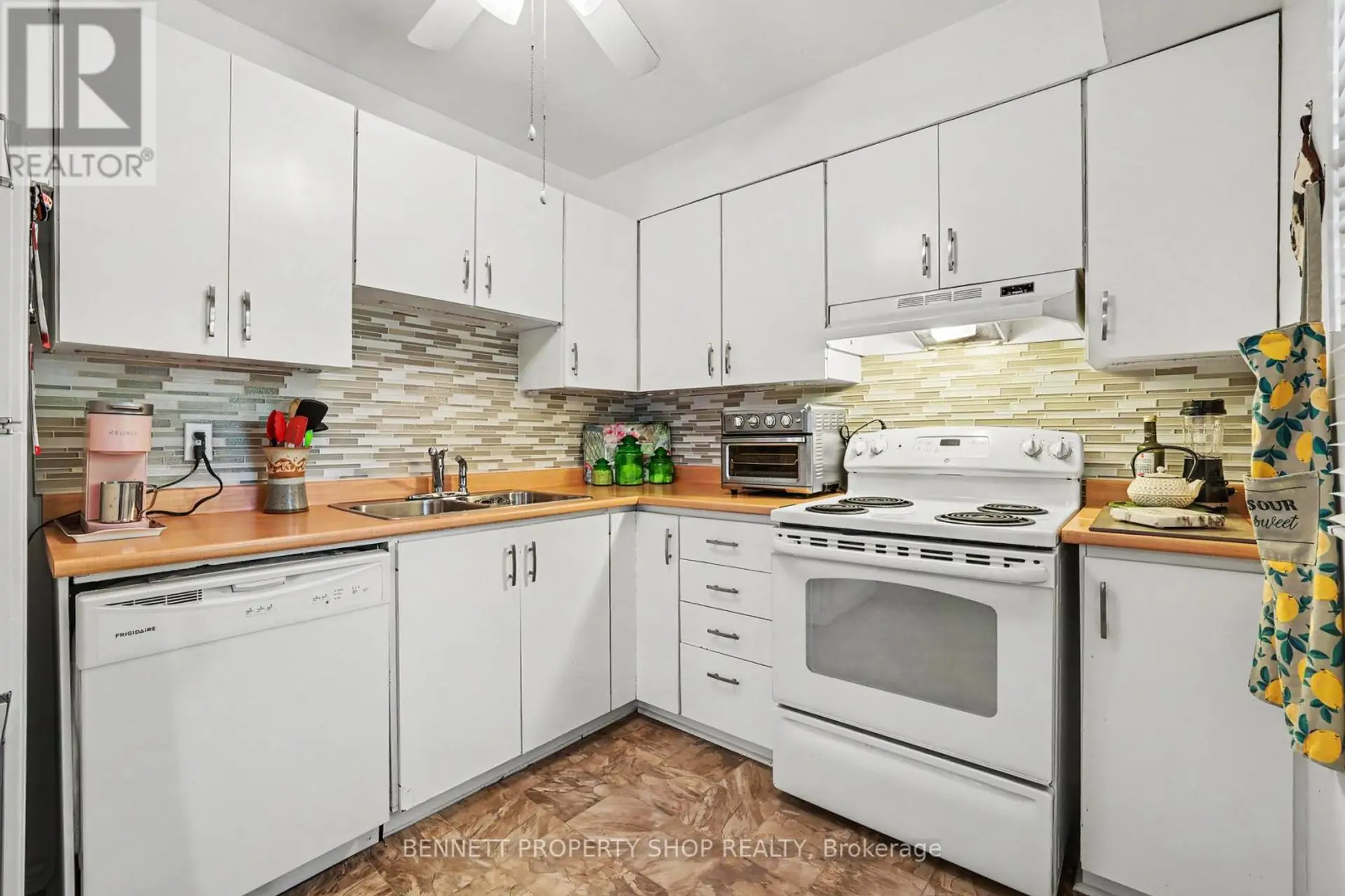 #61 3205 UPLANDS DRIVE - Image 7