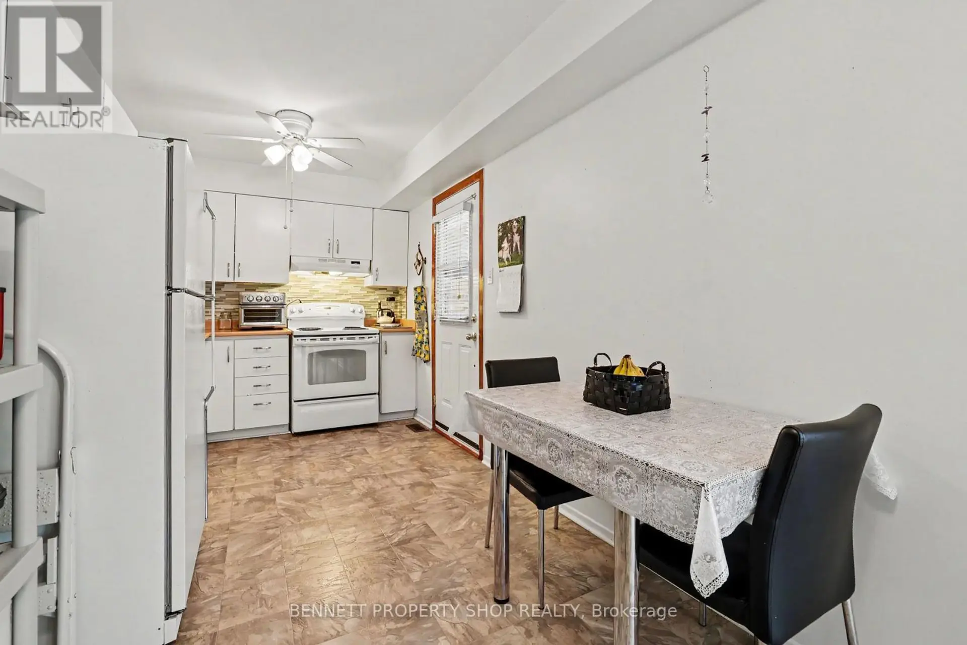 #61 3205 UPLANDS DRIVE - Image 8