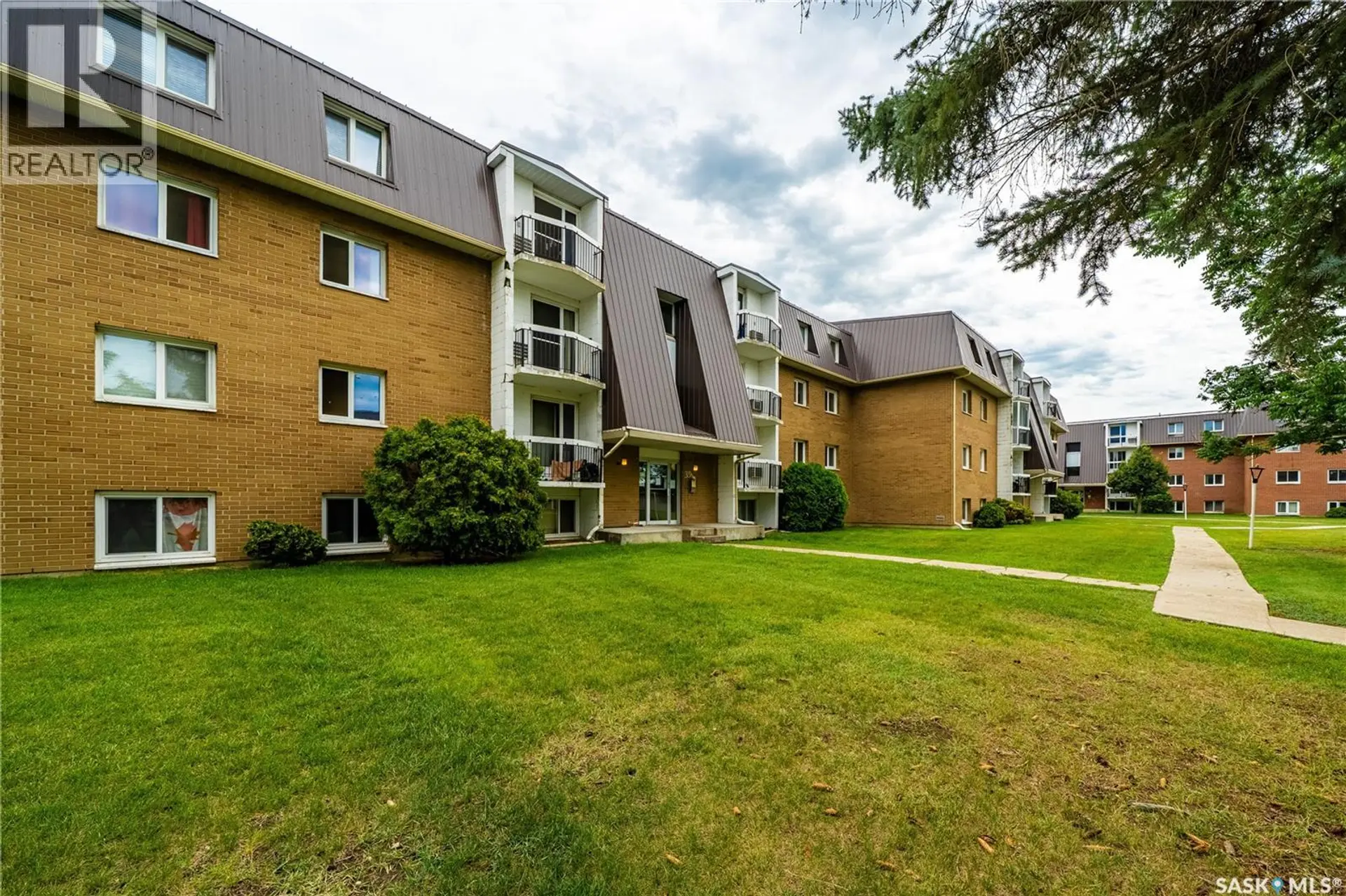 #11 35 Centennial STREET - Image 2