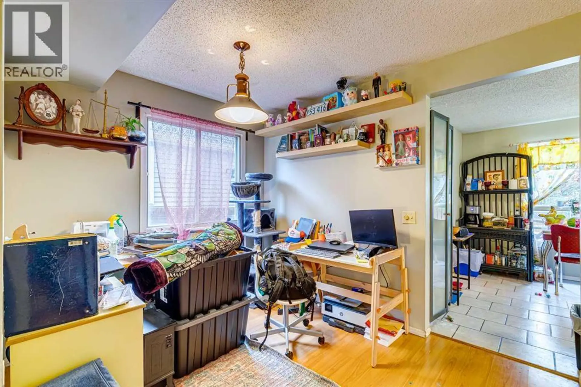 864 Queensland Drive SE - Image 5