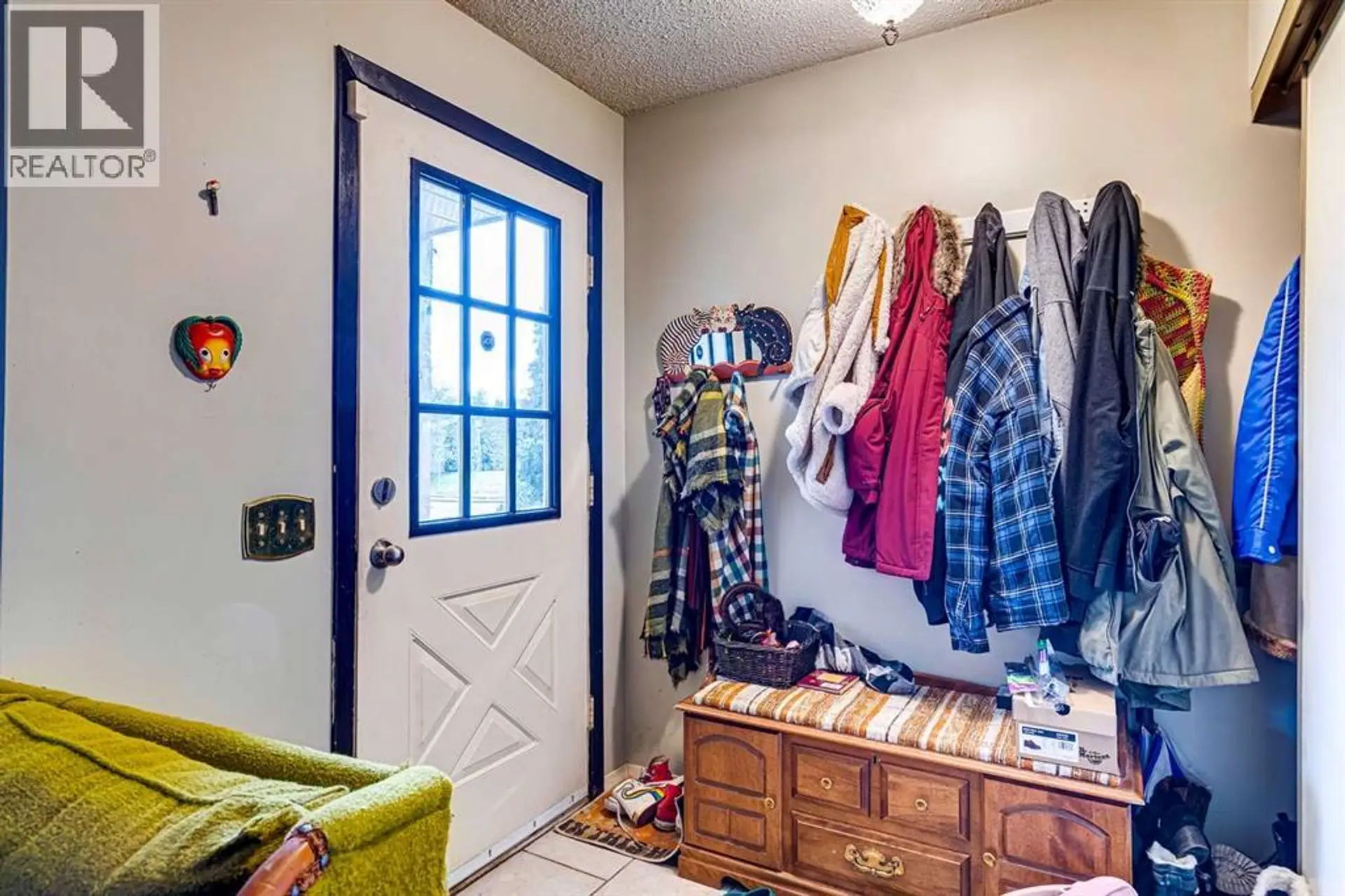 864 Queensland Drive SE - Image 2