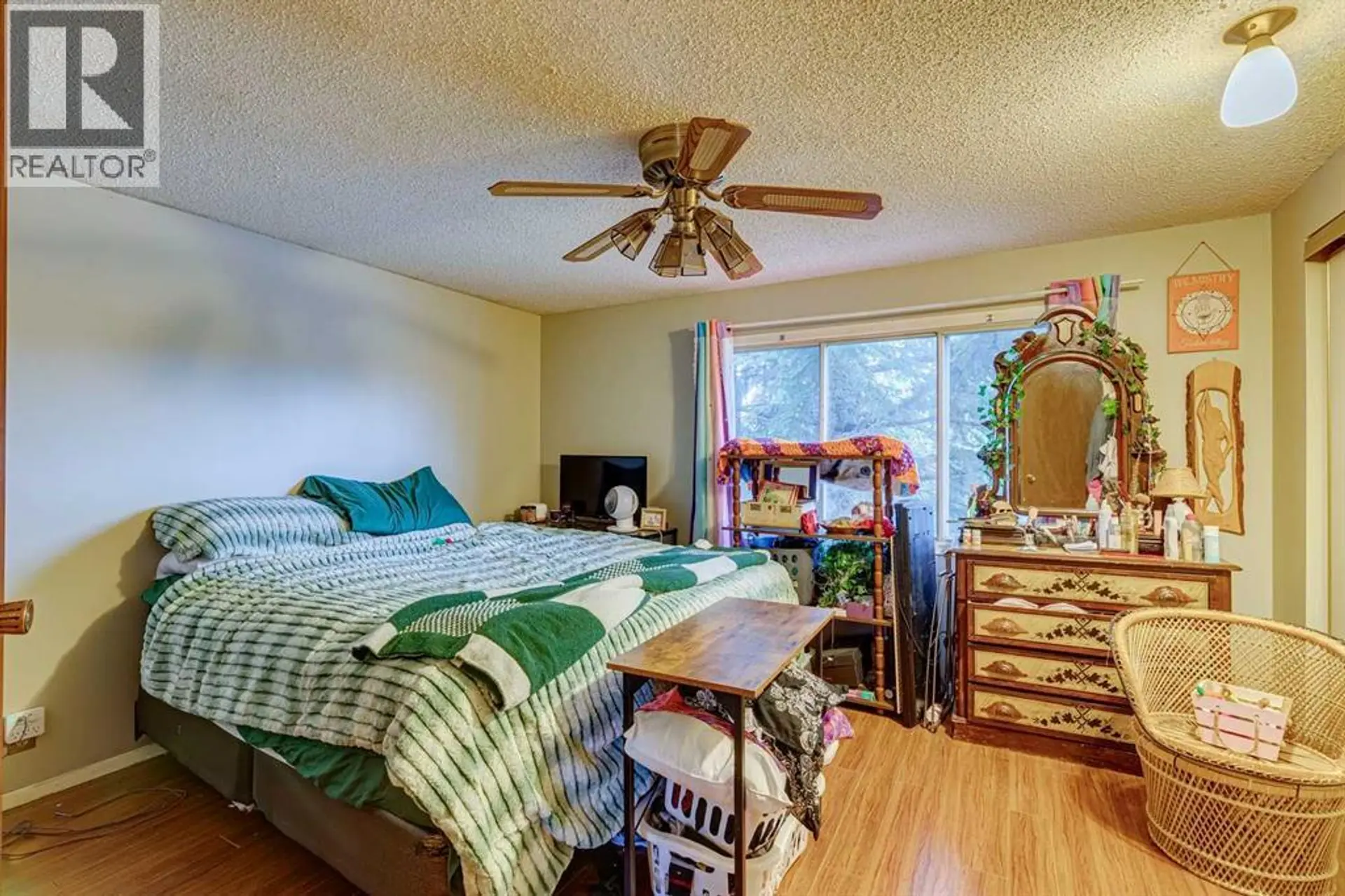 864 Queensland Drive SE - Image 13