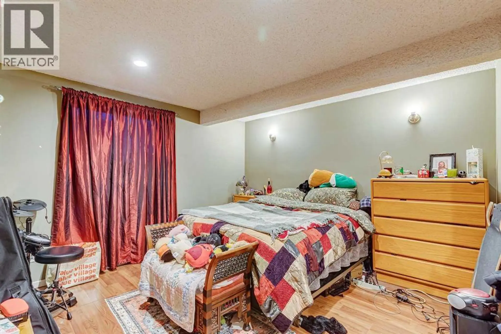 864 Queensland Drive SE - Image 16