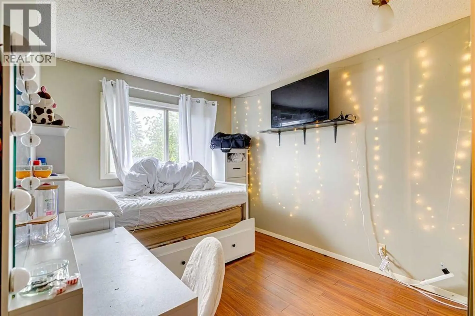 864 Queensland Drive SE - Image 12