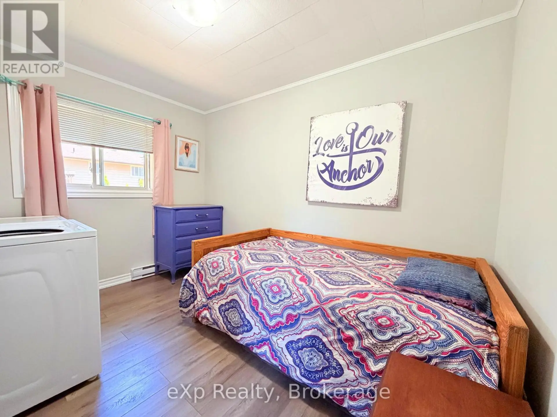 240 BAY STREET - Image 10