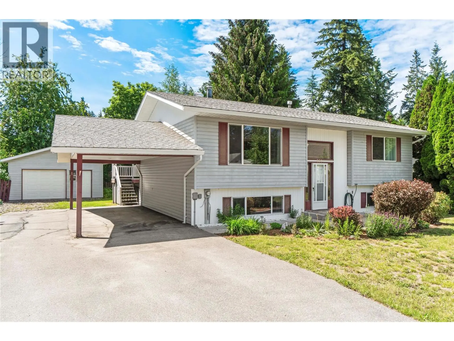Property at 851 26 Street SE, Salmon Arm, BC