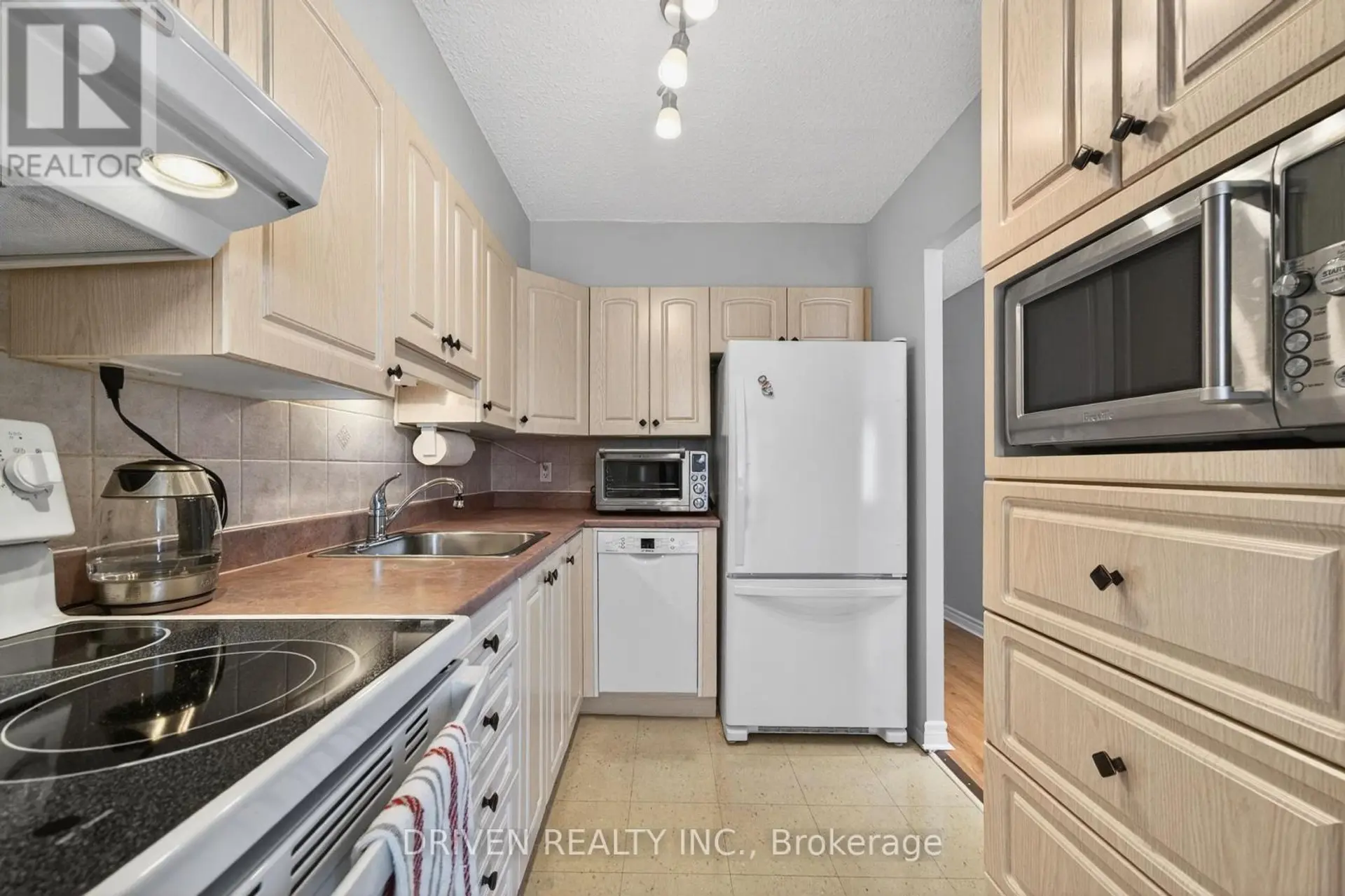 #404 158 A MCARTHUR AVENUE - Image 9