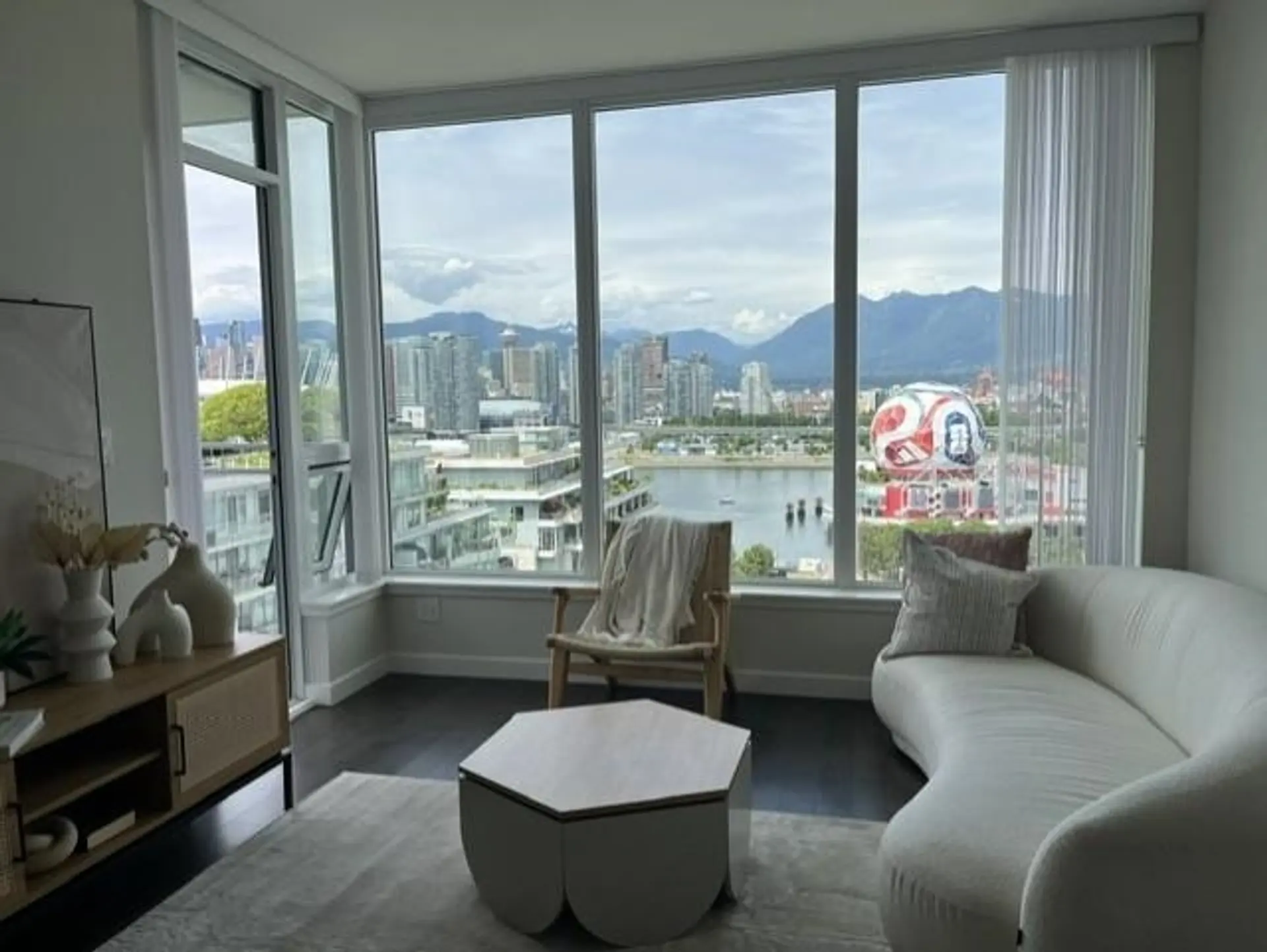 #1606 1708 Ontario Street - Image 2