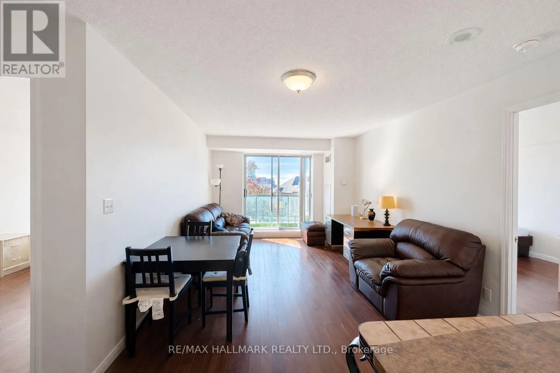 #215 3 ELLESMERE STREET - Image 2