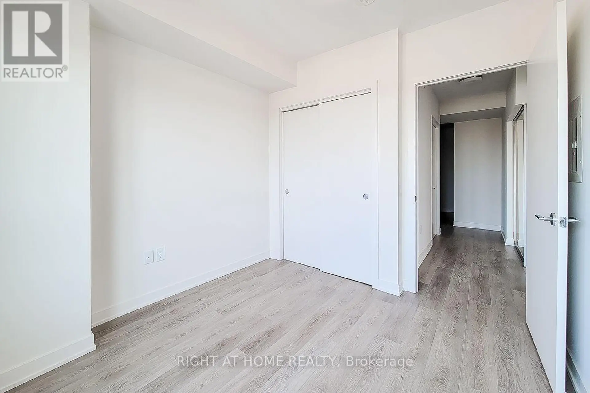 #817 212 KING WILLIAM STREET - Image 6