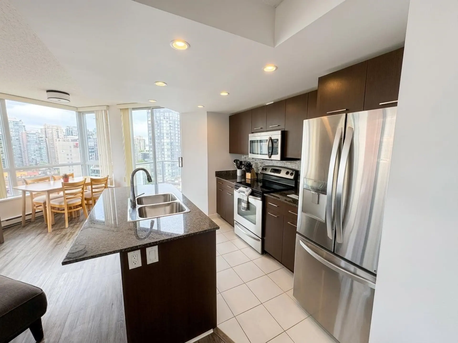 #1602 1212 Howe Street - Image 6