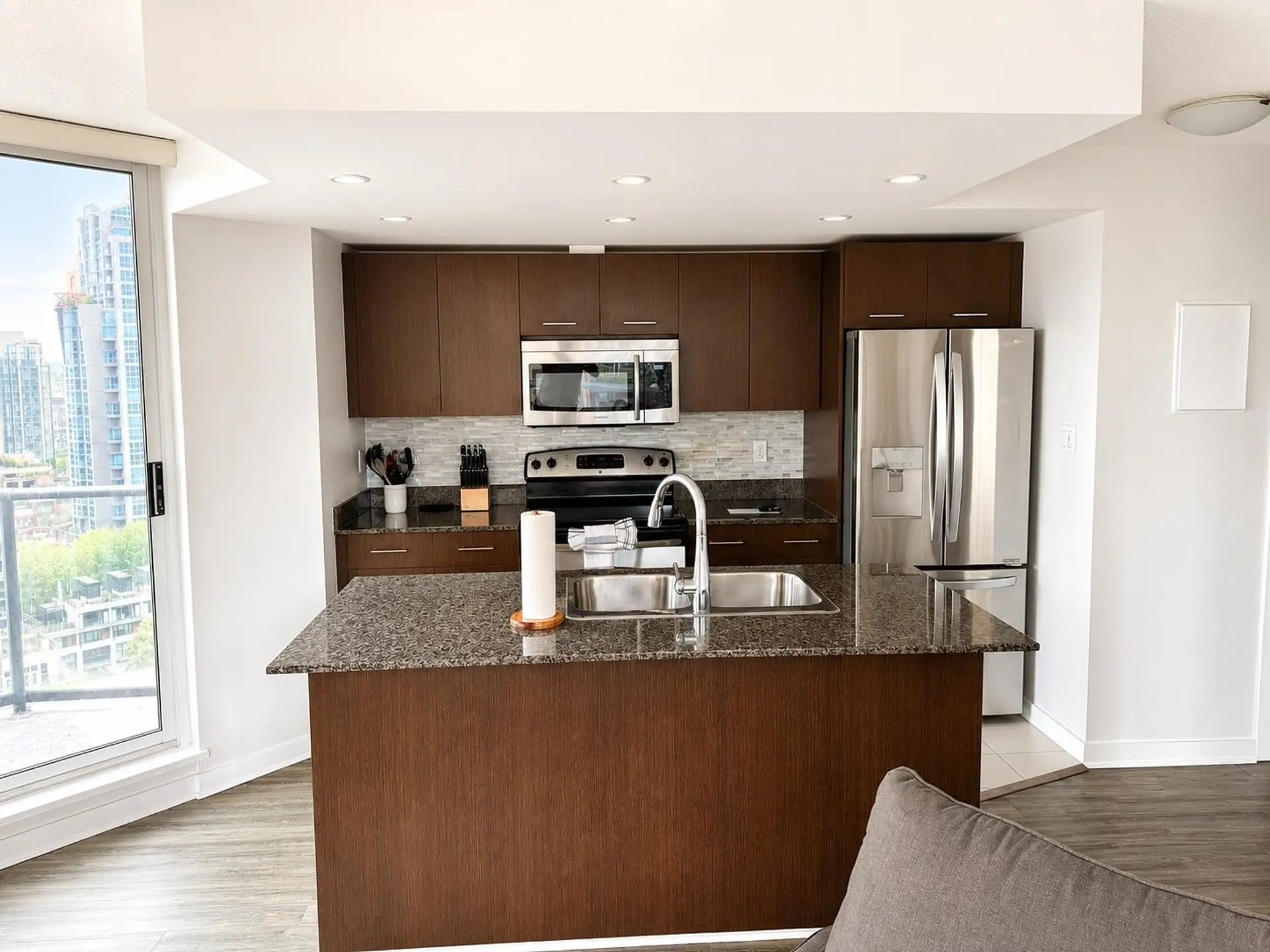 #1602 1212 Howe Street - Image 7