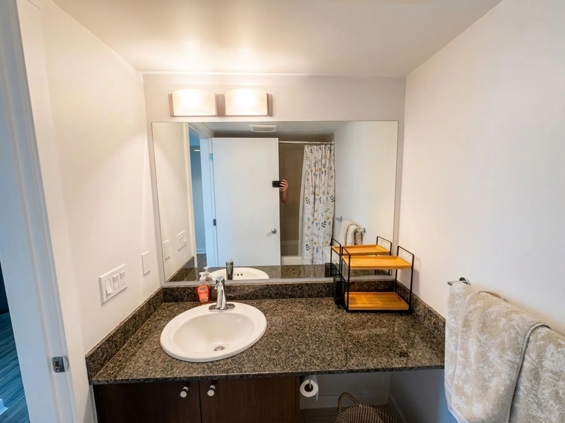 #1602 1212 Howe Street - Image 9