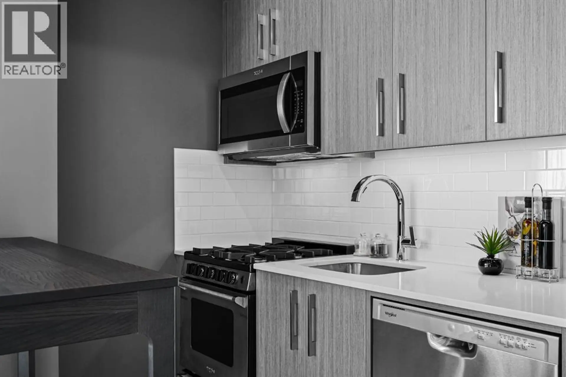 #209 310 15 Avenue SW - Image 4