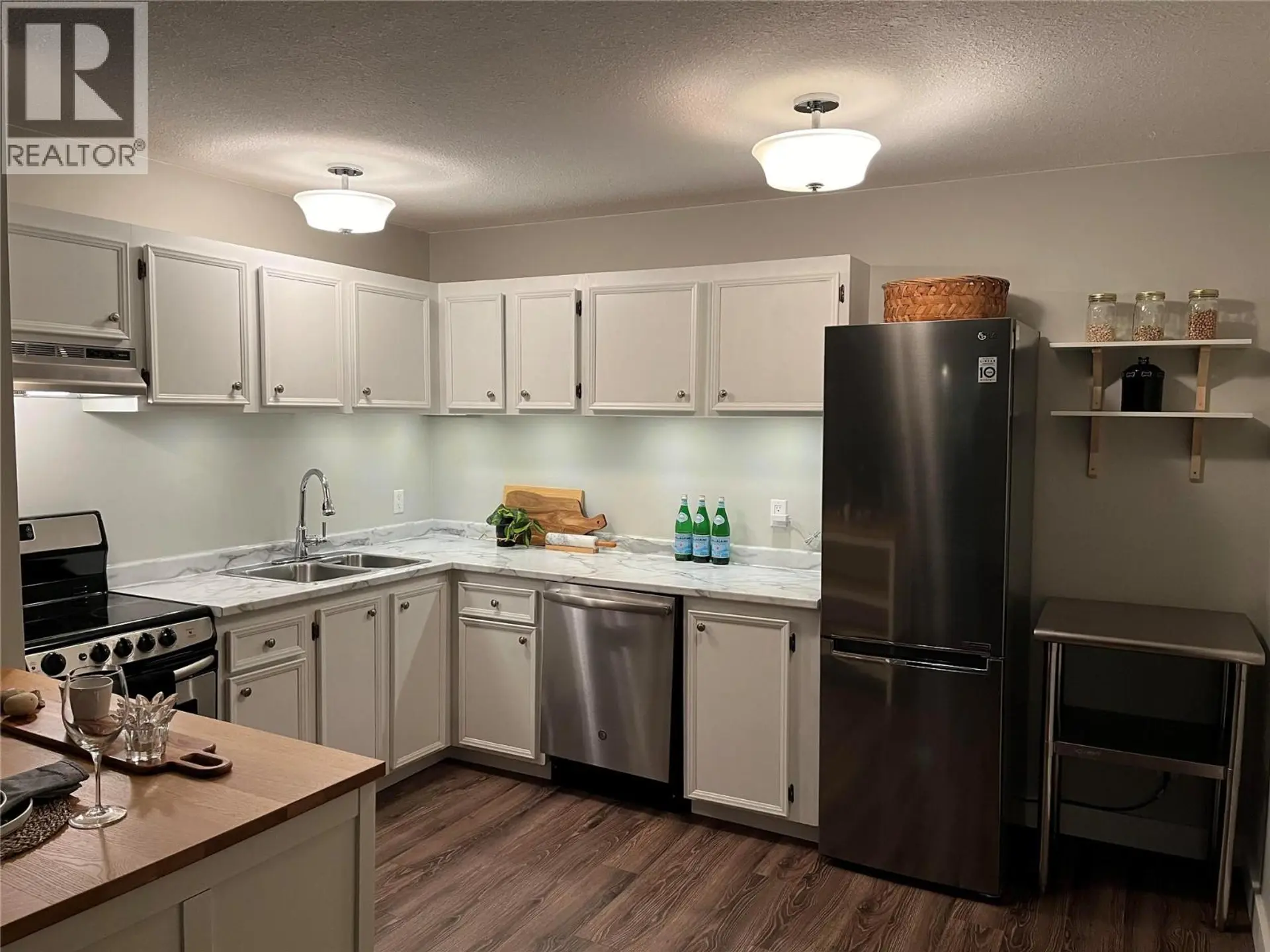 #201 150 Skaha Place - Image 4