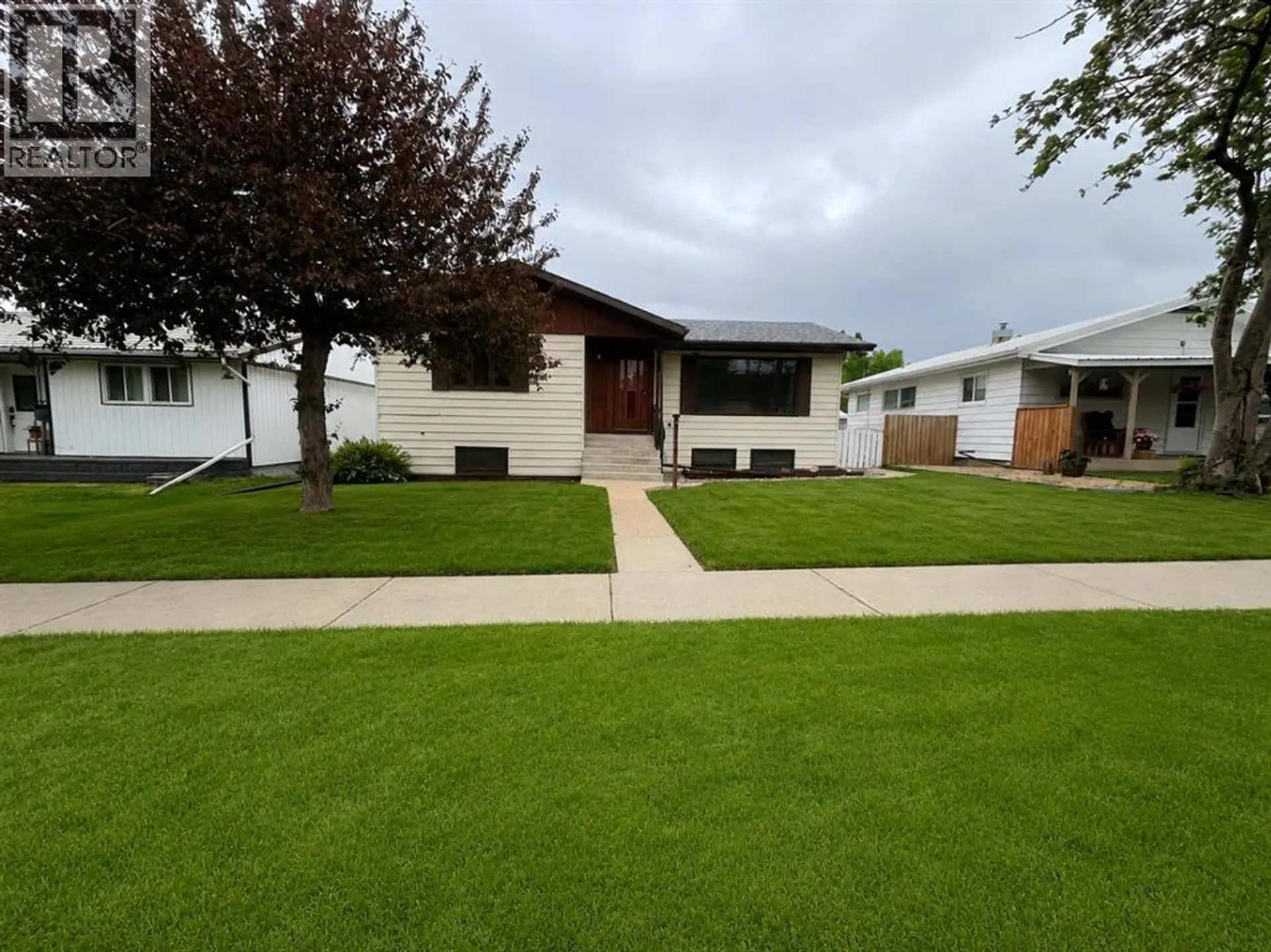 5112 55 Ave - Image 2