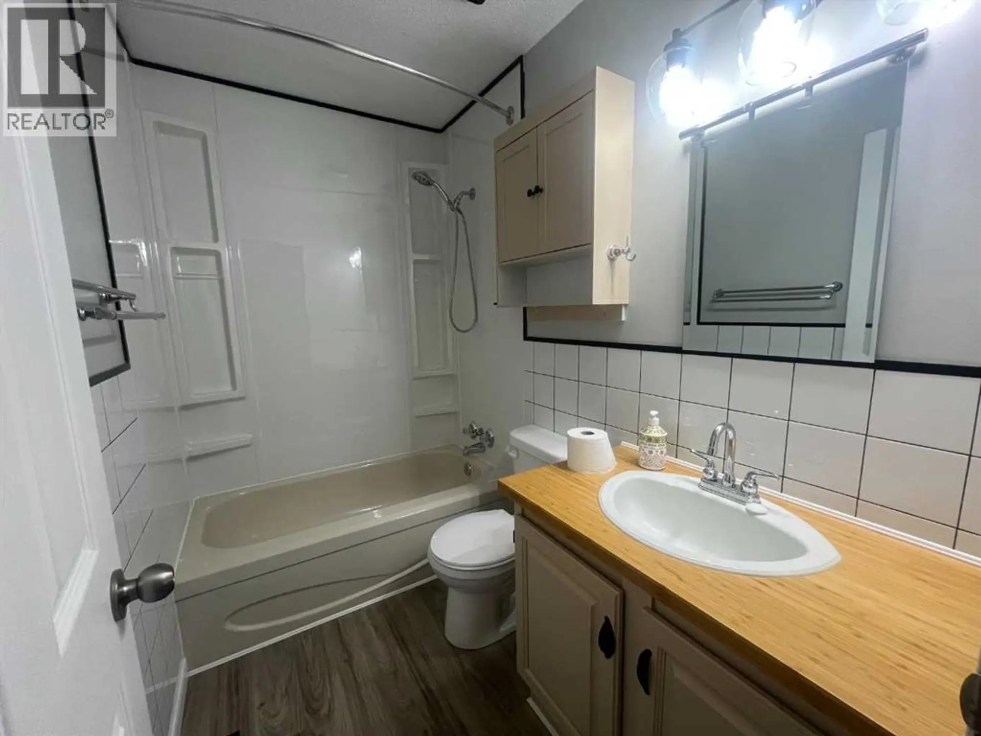 5112 55 Ave - Image 11