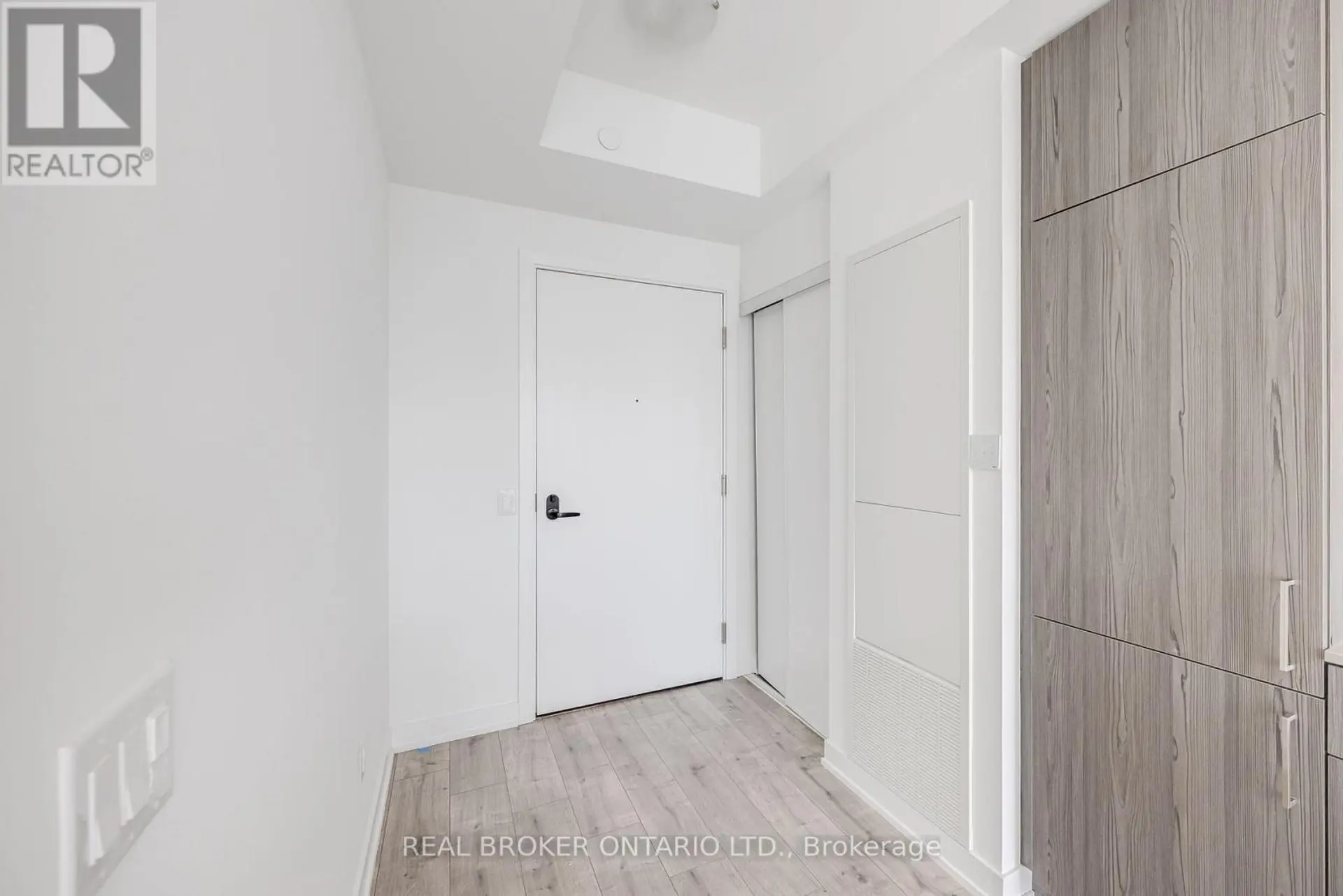 #1117 220 MISSINNIHE WAY - Image 13