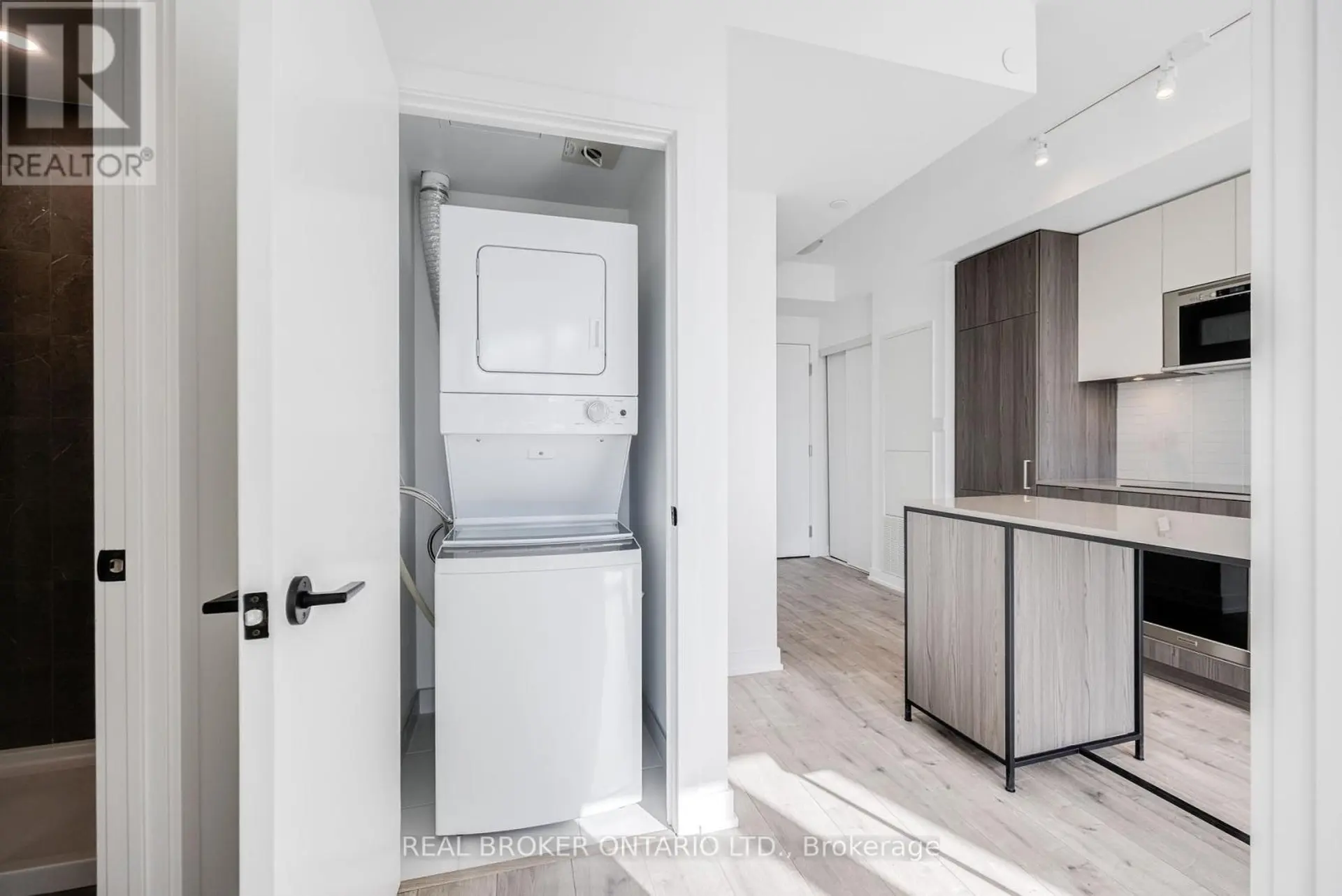 #1117 220 MISSINNIHE WAY - Image 14