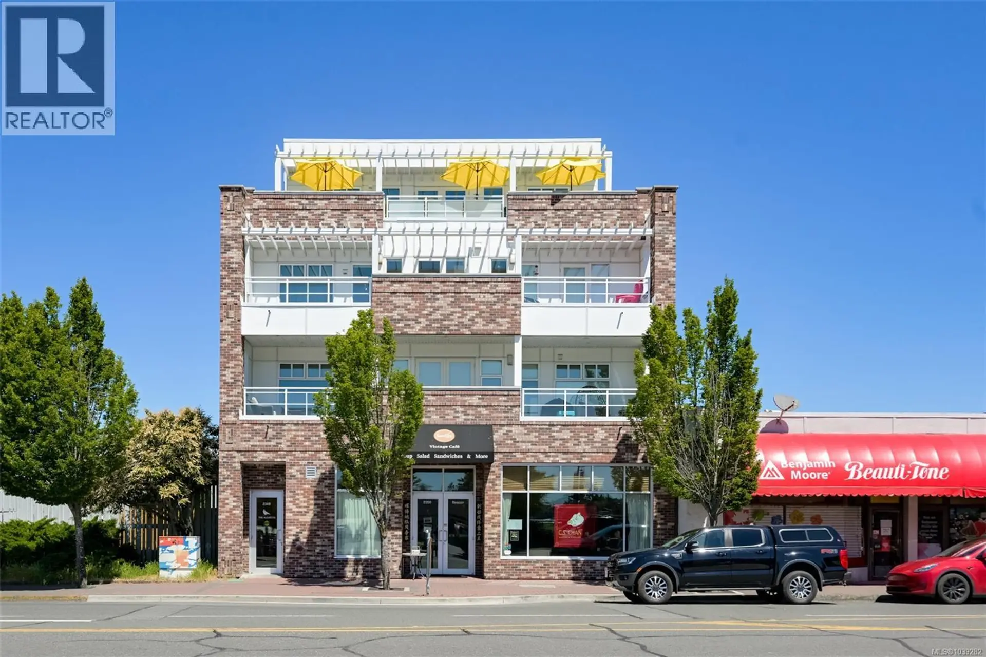 Property at #401 2348 Beacon Ave, Sidney, BC