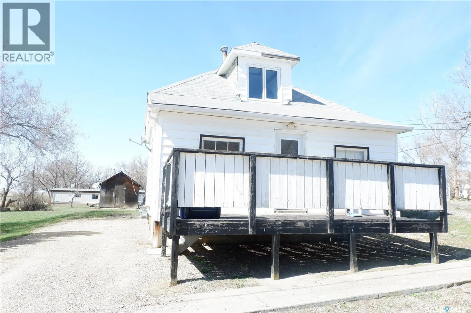 Property at 5 & 9 1st STREET E, Kincaid, SK