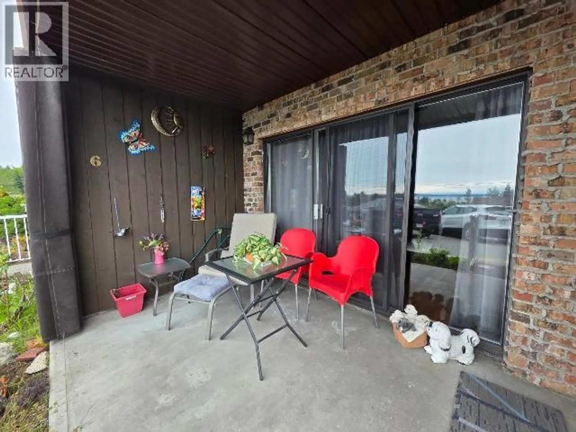 #6 4420 QUEBEC AVE - Image 2