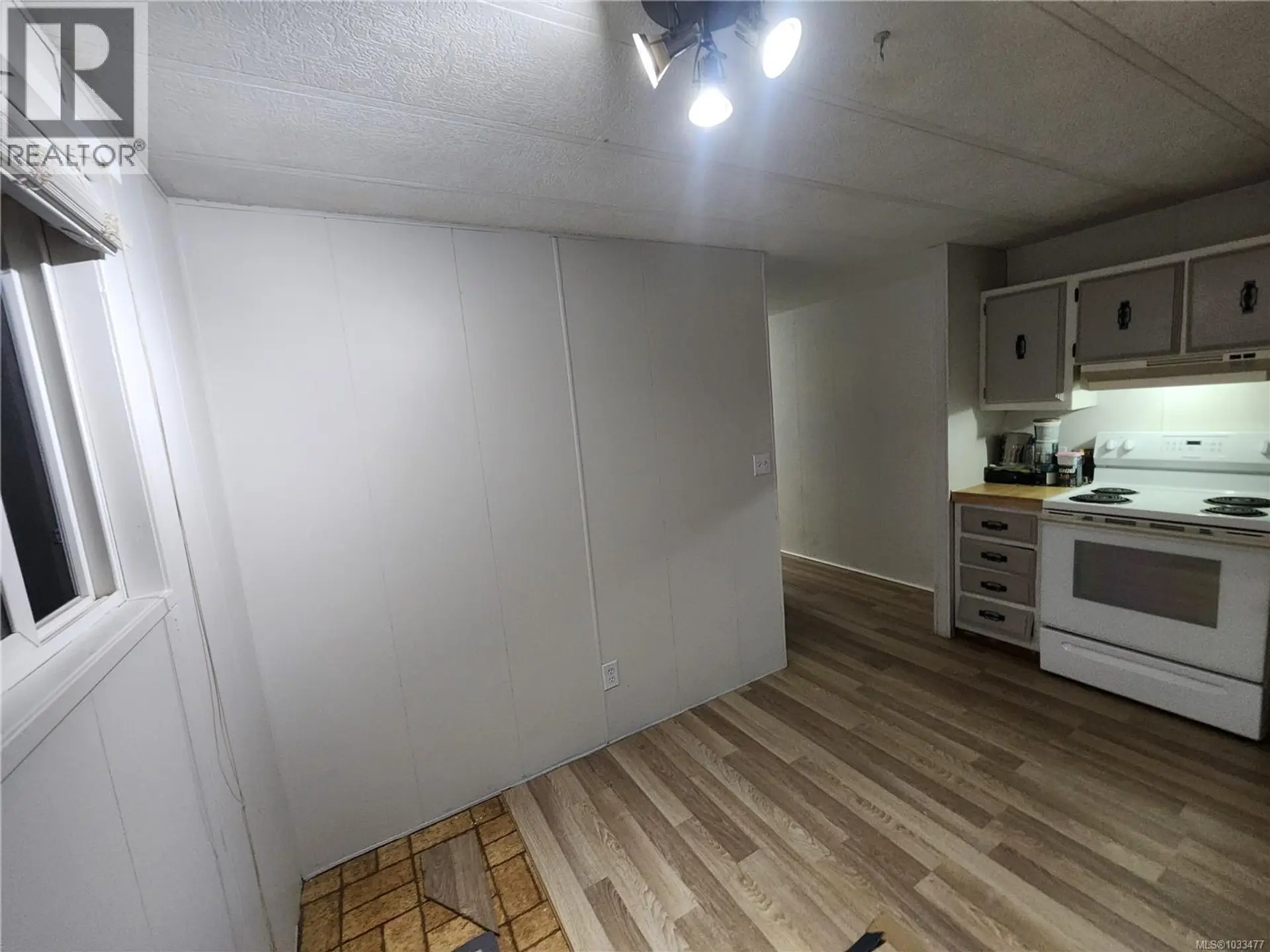 #38 971 Douglas Ave - Image 8