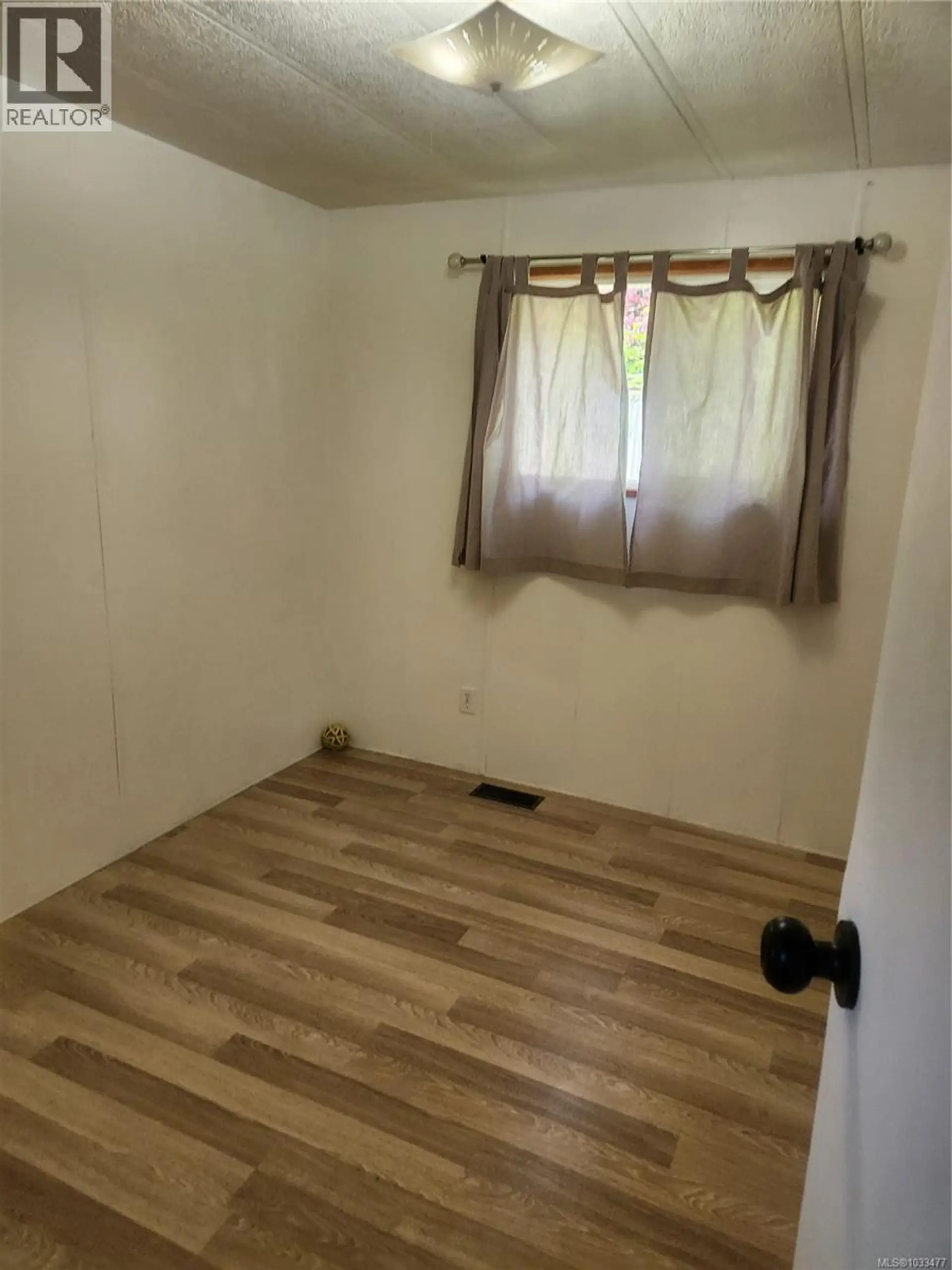 #38 971 Douglas Ave - Image 4