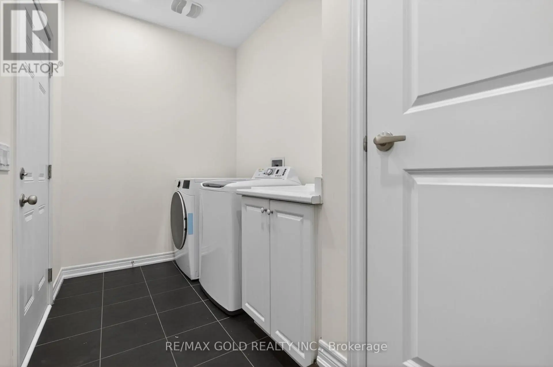 556 BRISDALE DRIVE - Image 7