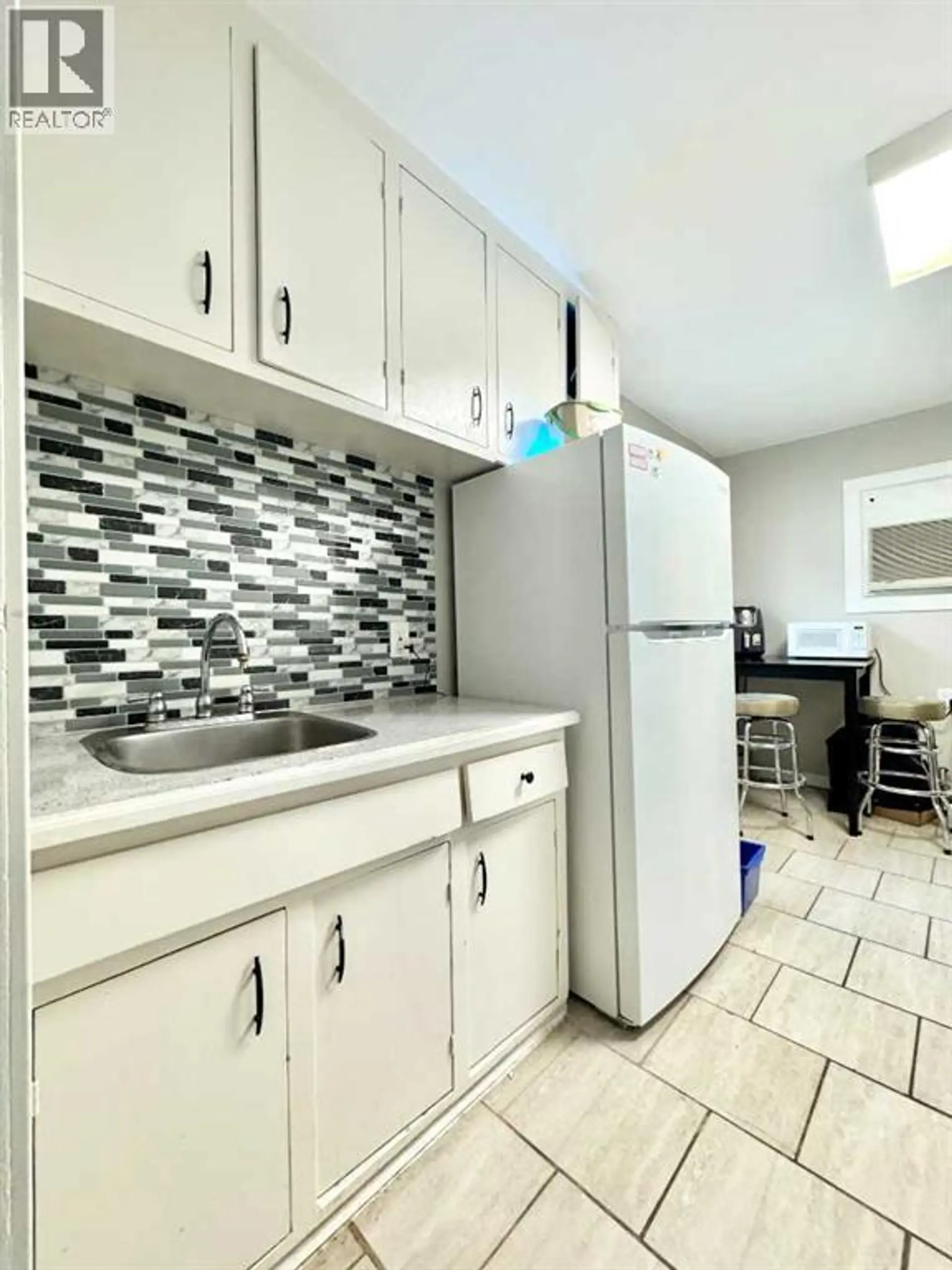 640 12 Street N - Image 12