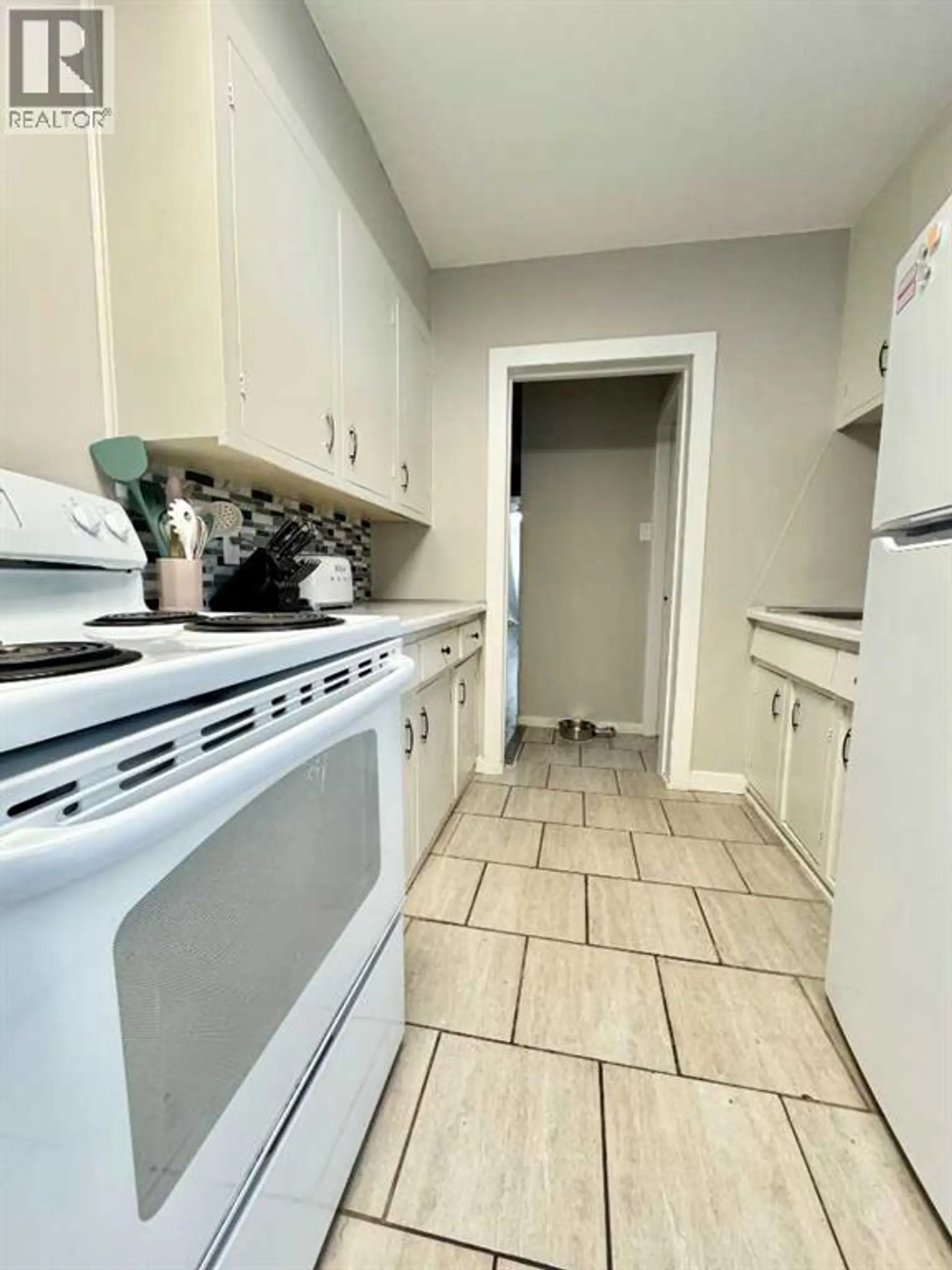 640 12 Street N - Image 13