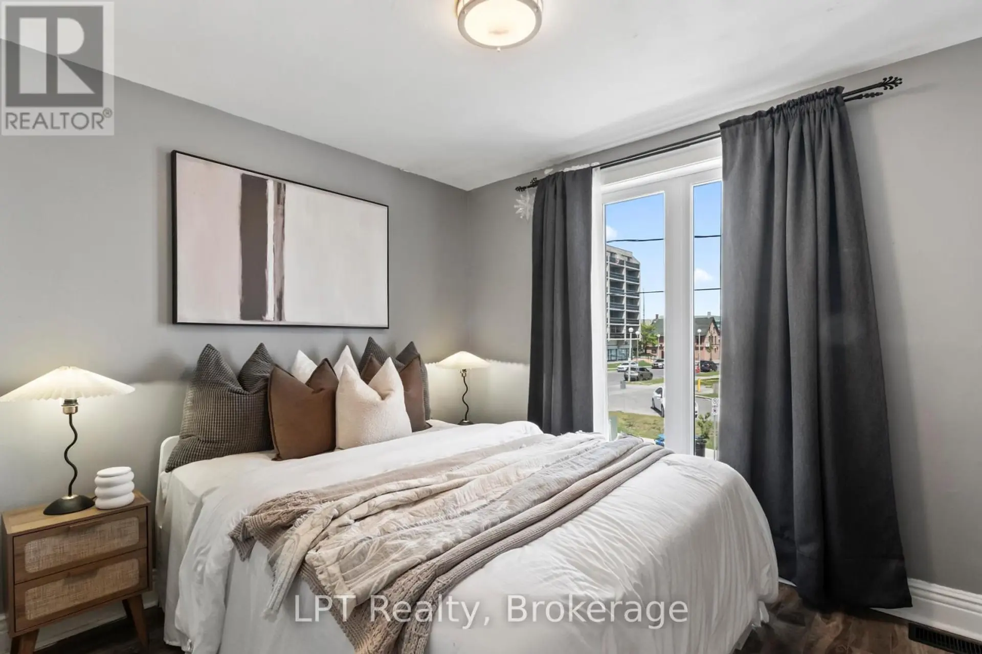 273 BETHUNE STREET - Image 15