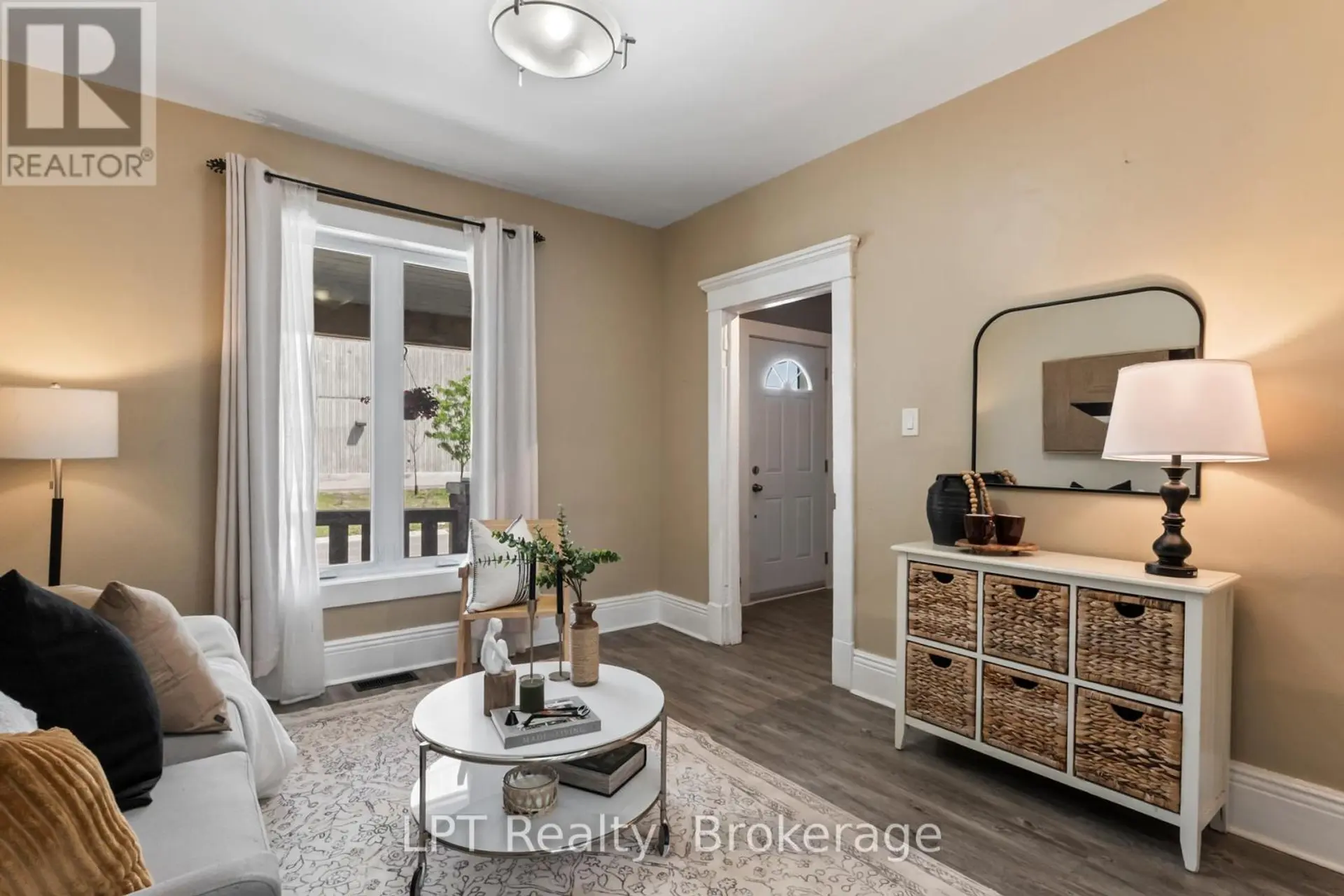 273 BETHUNE STREET - Image 4