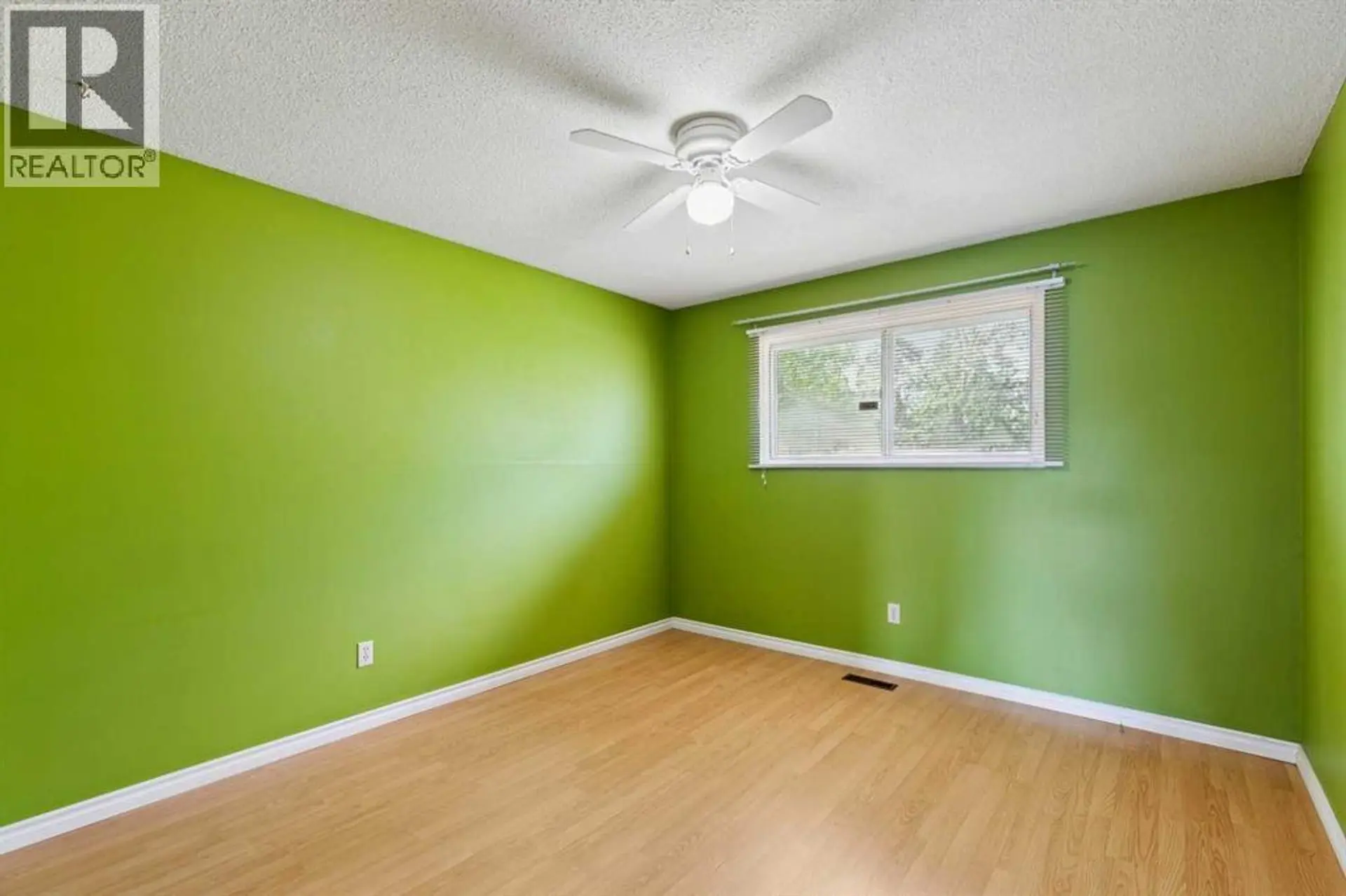 7833 Hunterquay Road NW - Image 10