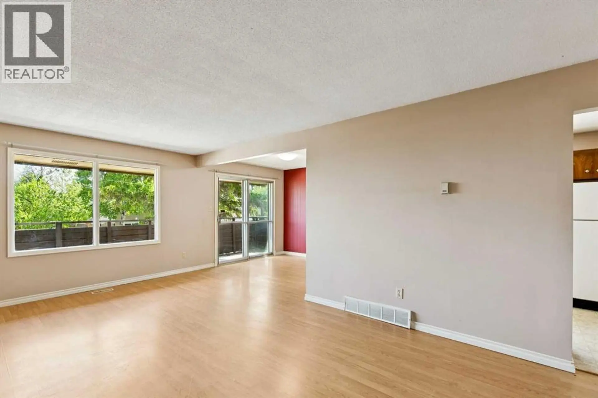 7833 Hunterquay Road NW - Image 5