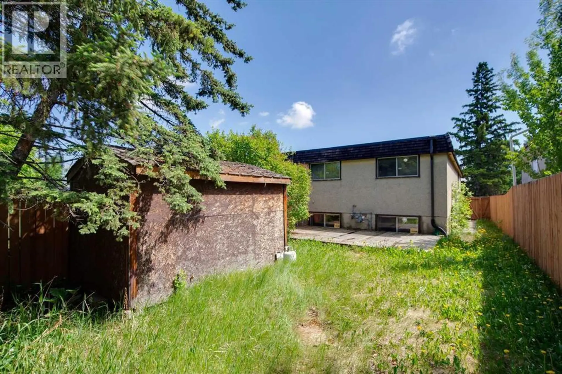 7833 Hunterquay Road NW - Image 17