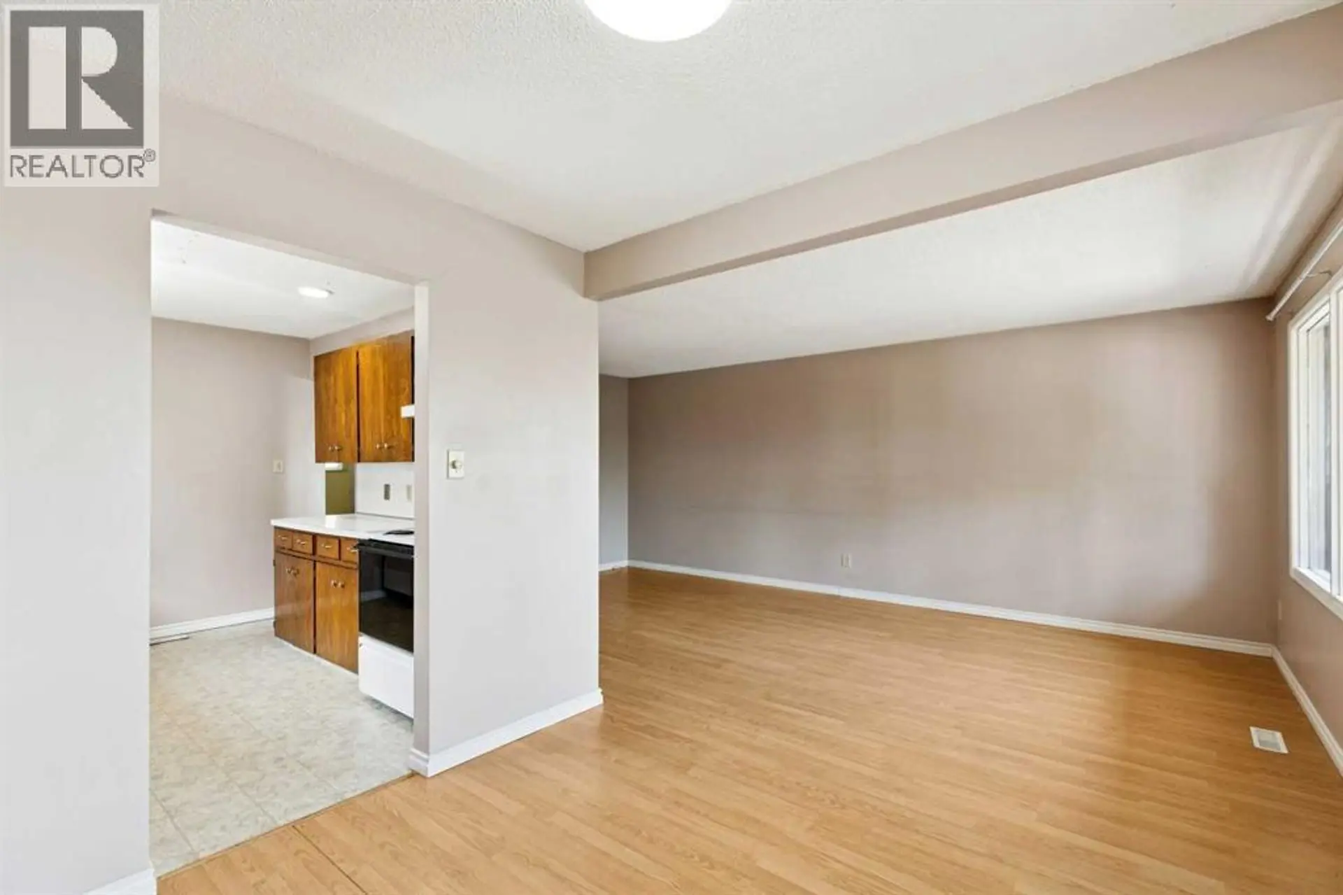 7833 Hunterquay Road NW - Image 7