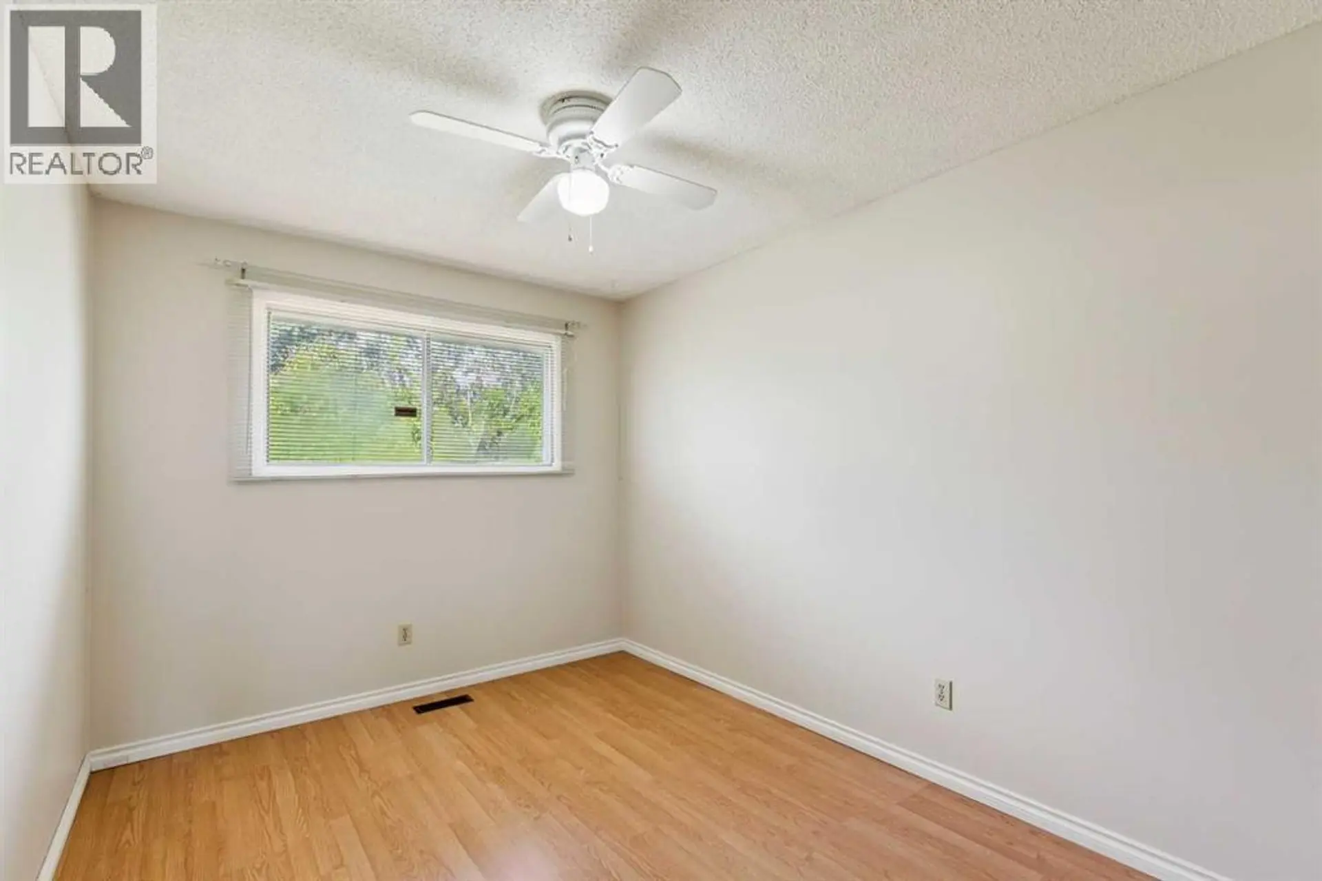 7833 Hunterquay Road NW - Image 9
