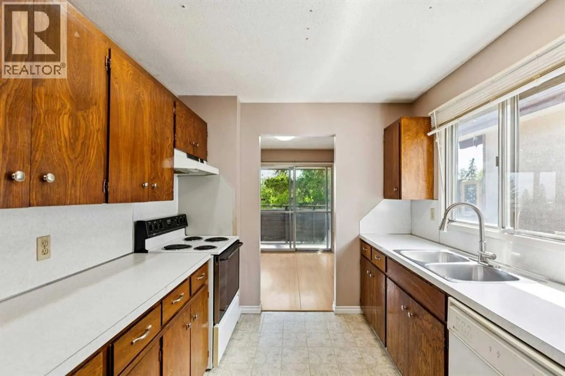 7833 Hunterquay Road NW - Image 2