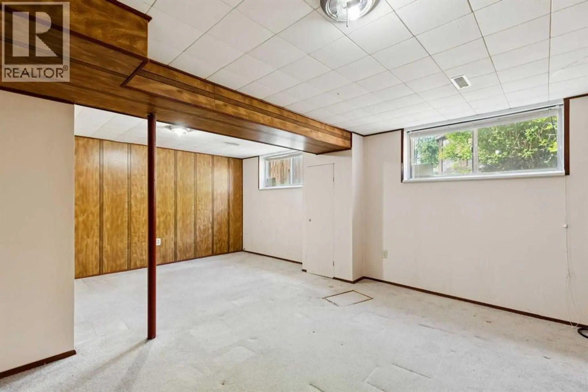 7833 Hunterquay Road NW - Image 13