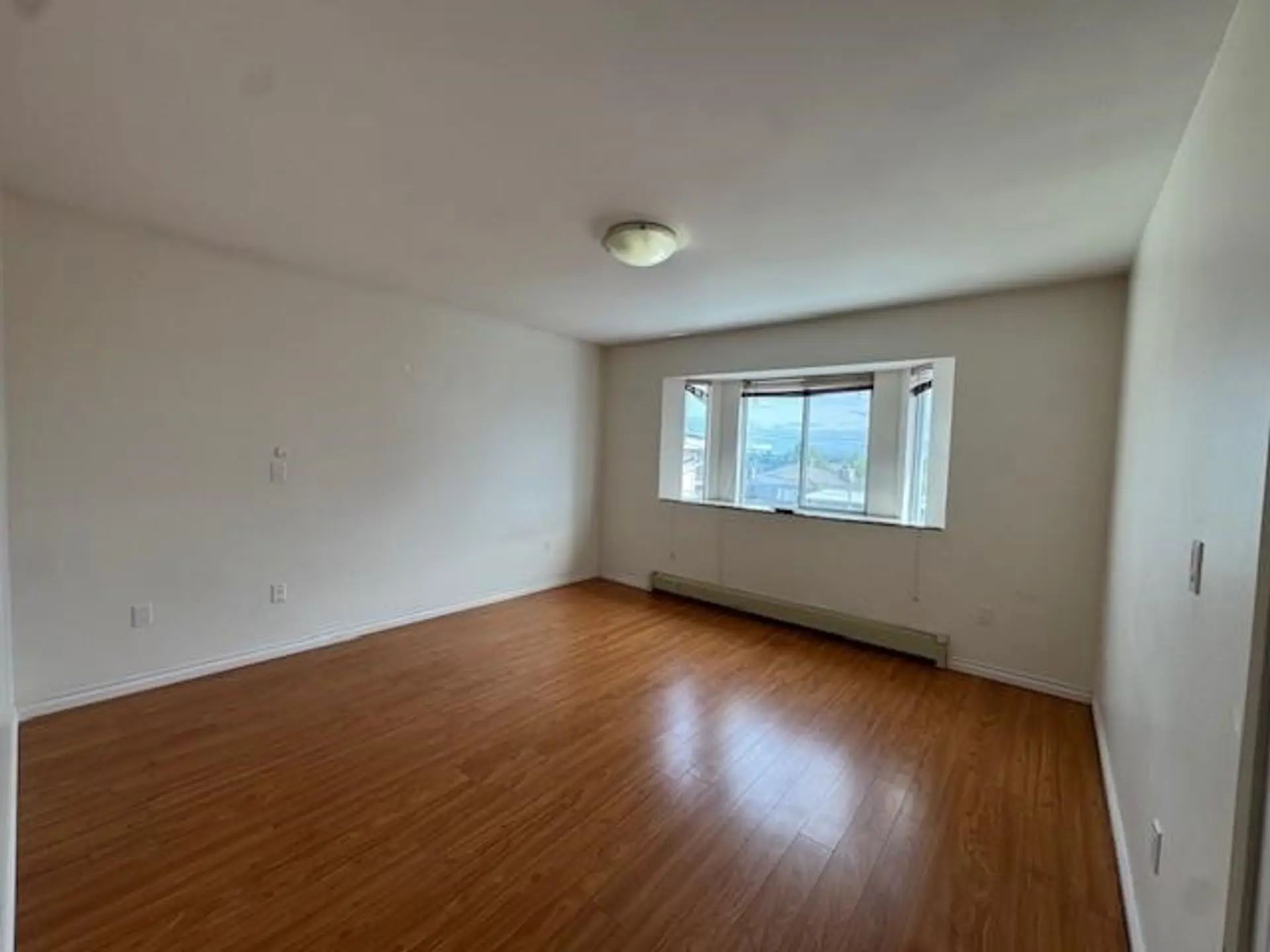 1266 E 63rd Avenue - Image 4