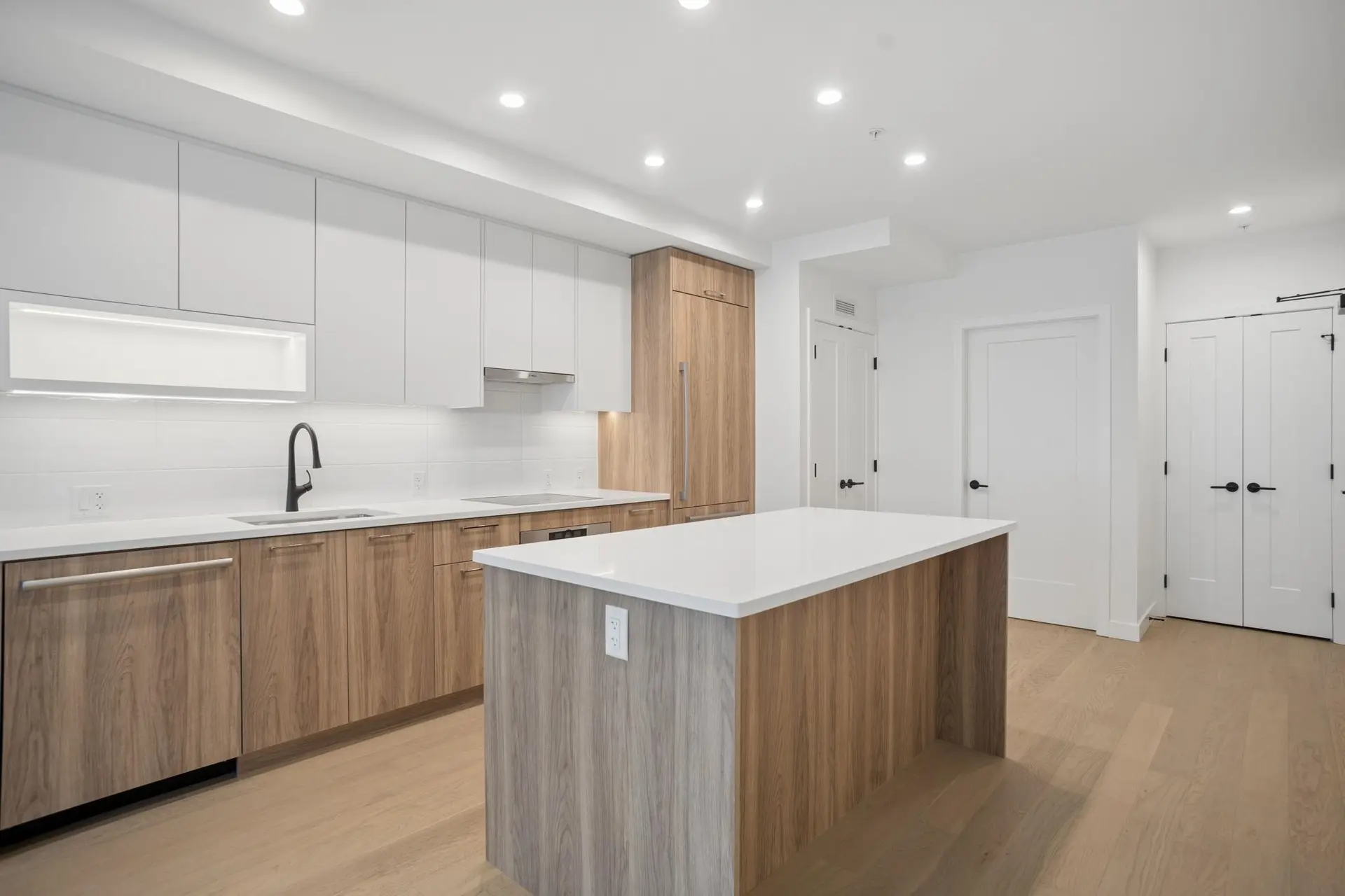 #204 8398 Oak Street - Image 3